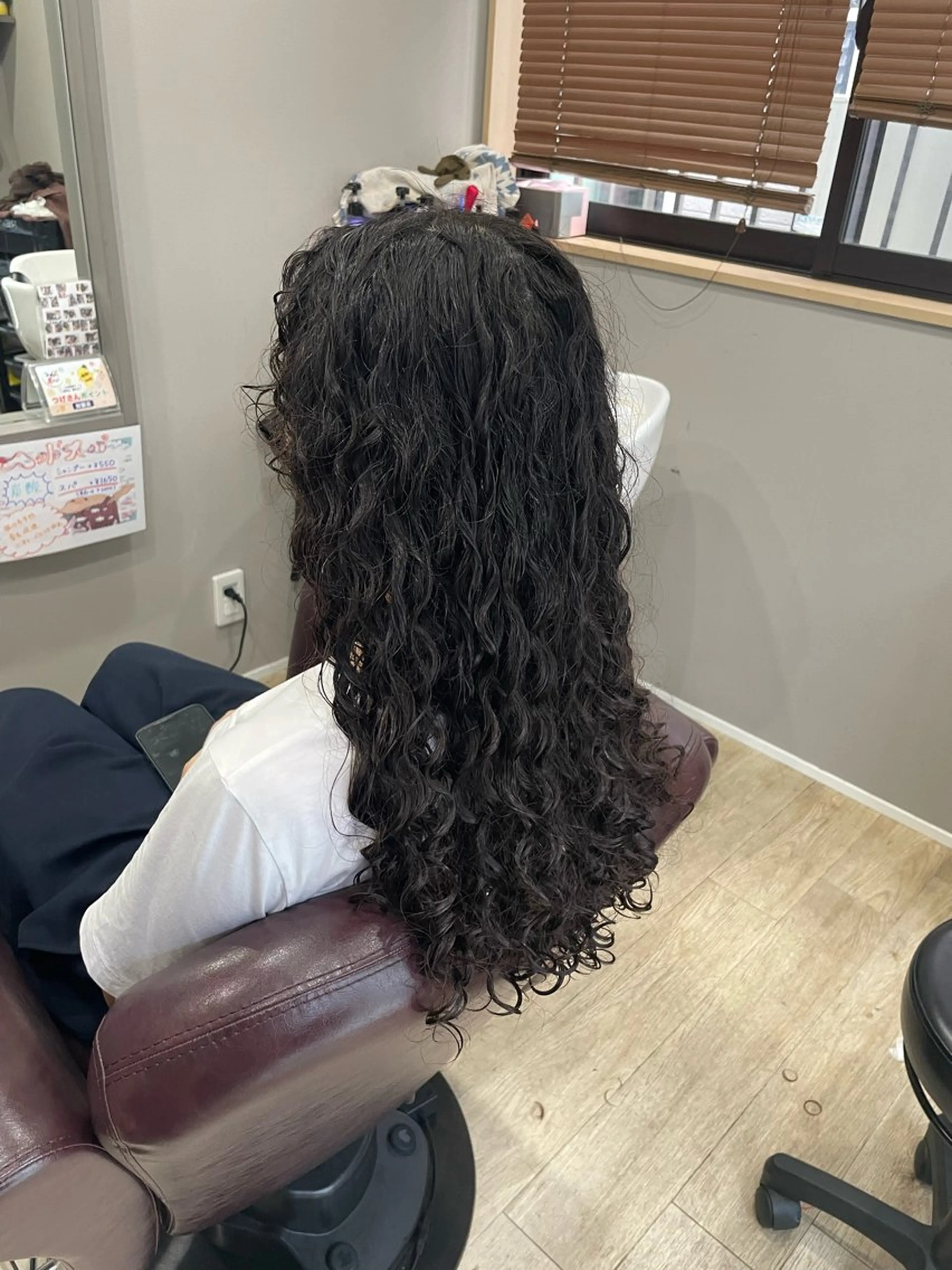 ロング パーマ スパイラルパーマ Hair room Leaのヘアスタイル