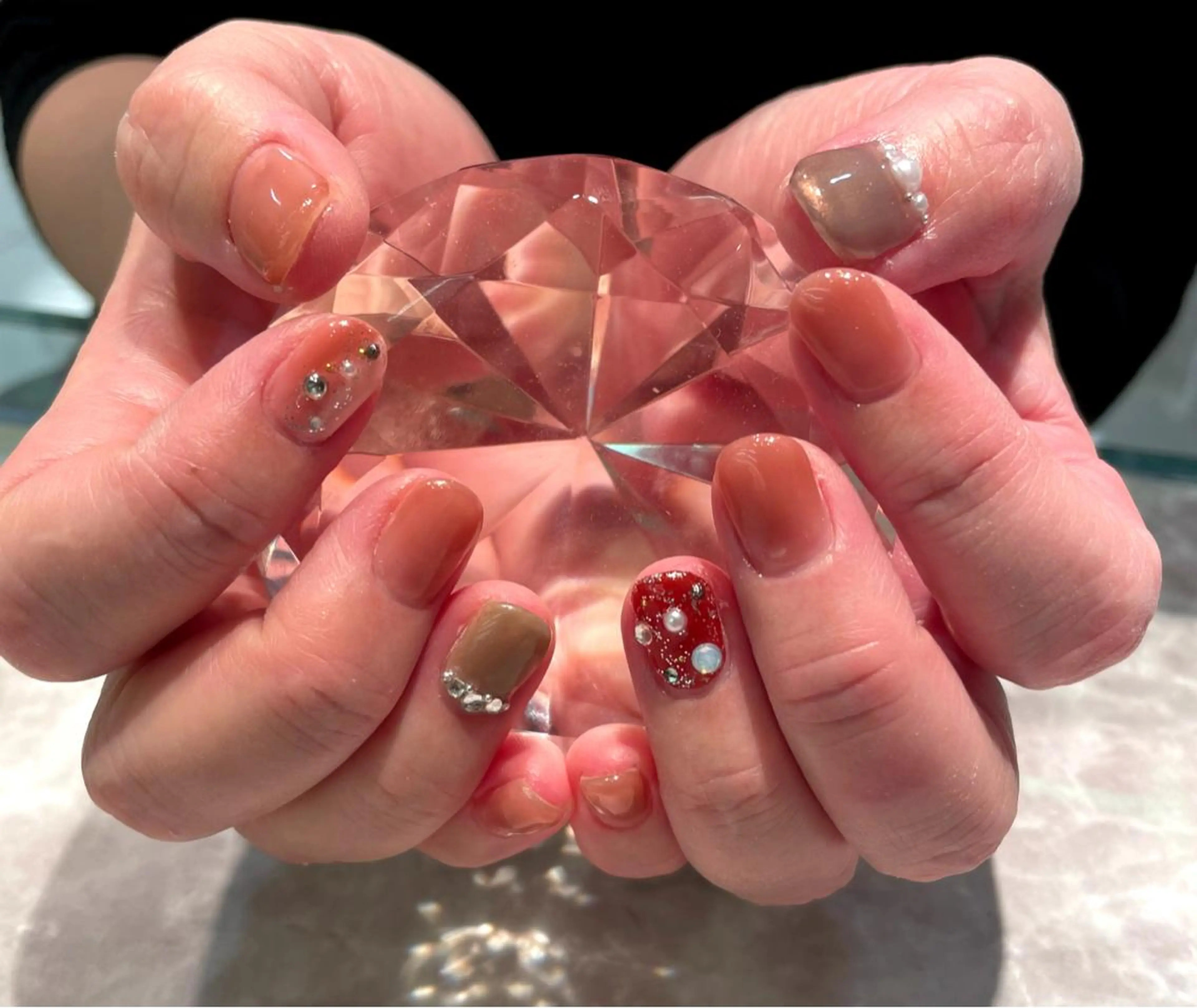 ネイル アートネイル ストーンネイル nail mnのネイルデザイン