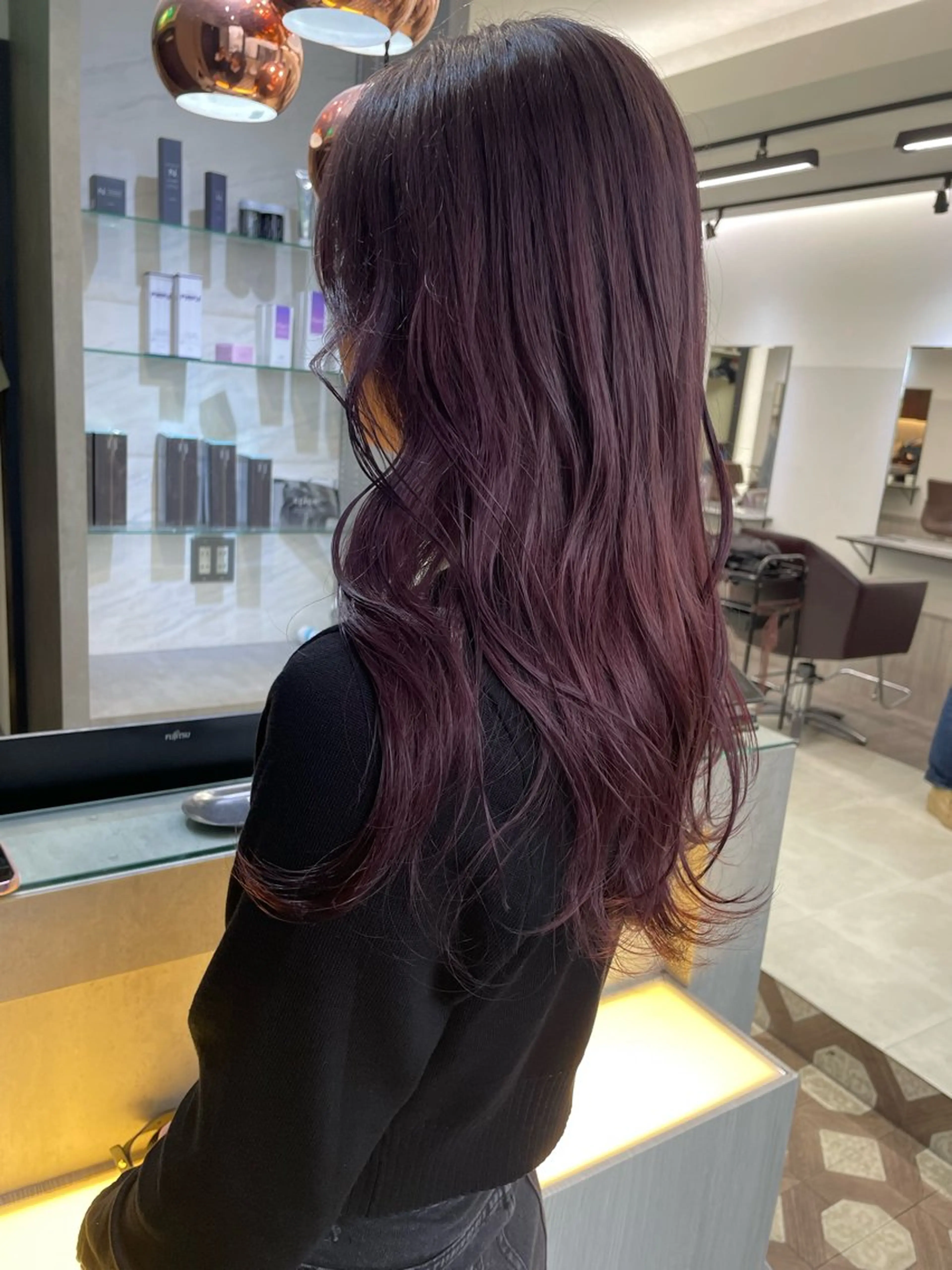 ロング カラー カシス レッドカラー AIRI layer cut hairのヘアスタイル