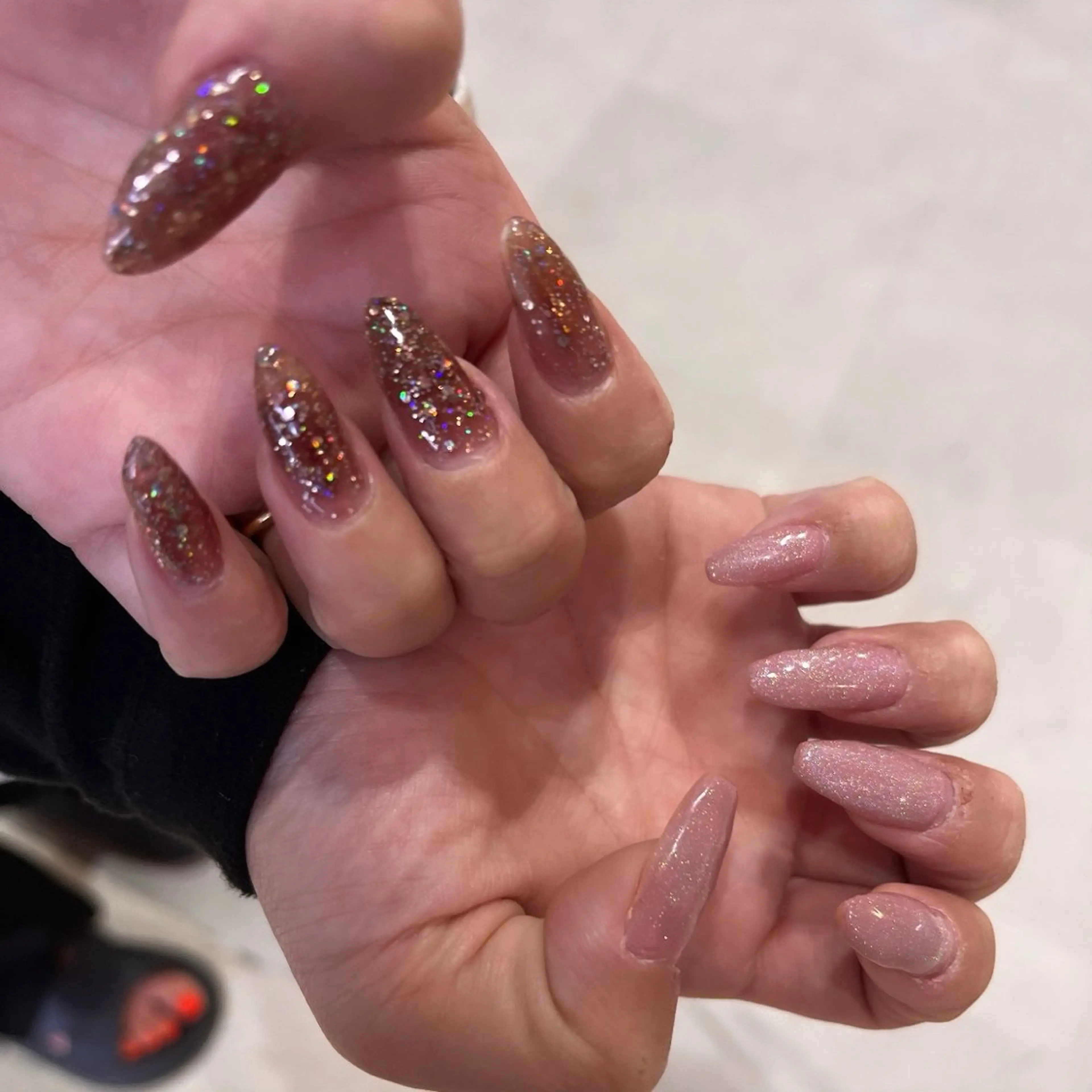 ネイル オーロラネイル ゴールド ラメ(グリッター) ピンク ピンクベージュ ハンドネイル NAILSALON Tのネイルデザイン