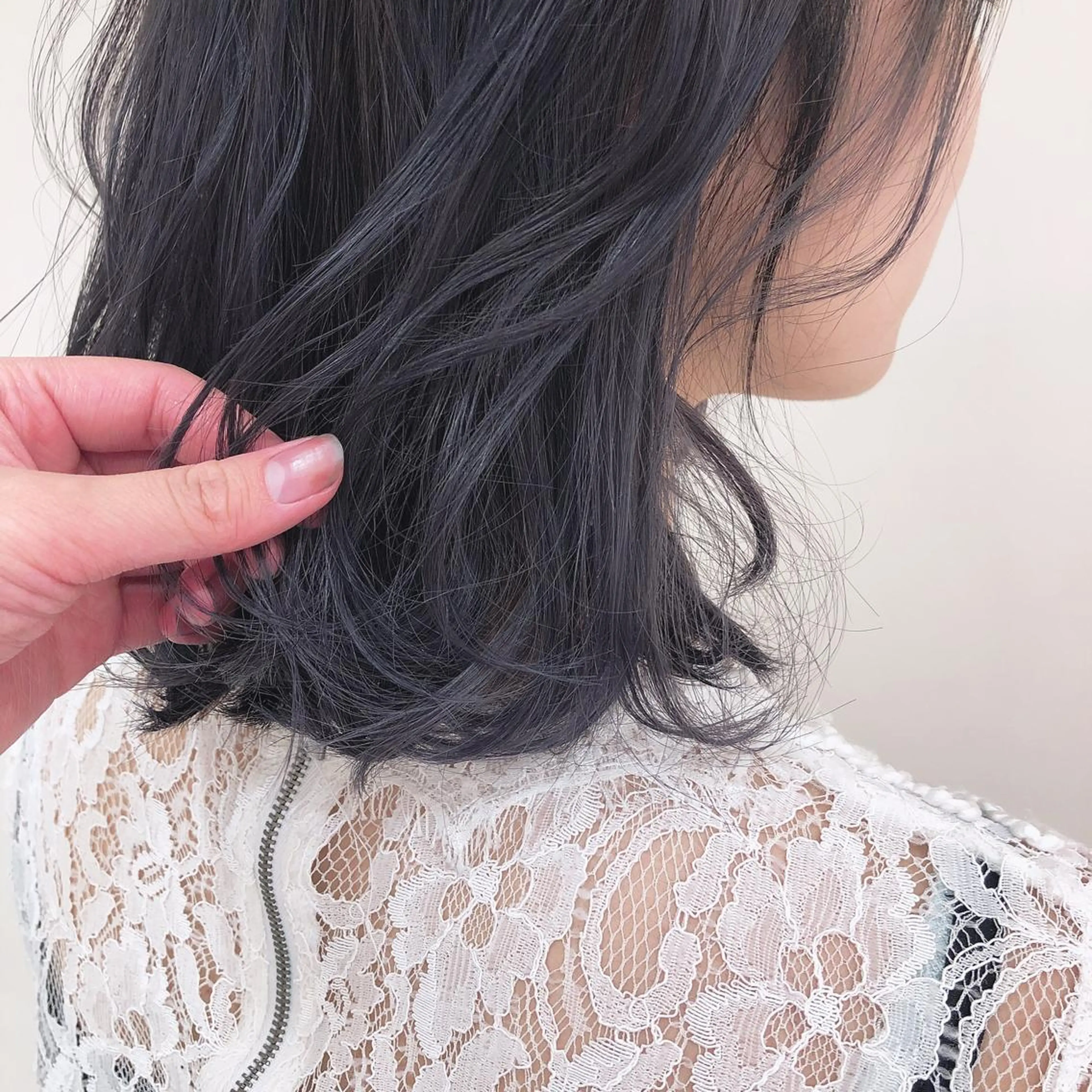 ミディアム カラー cyan SANAMIのヘアスタイル