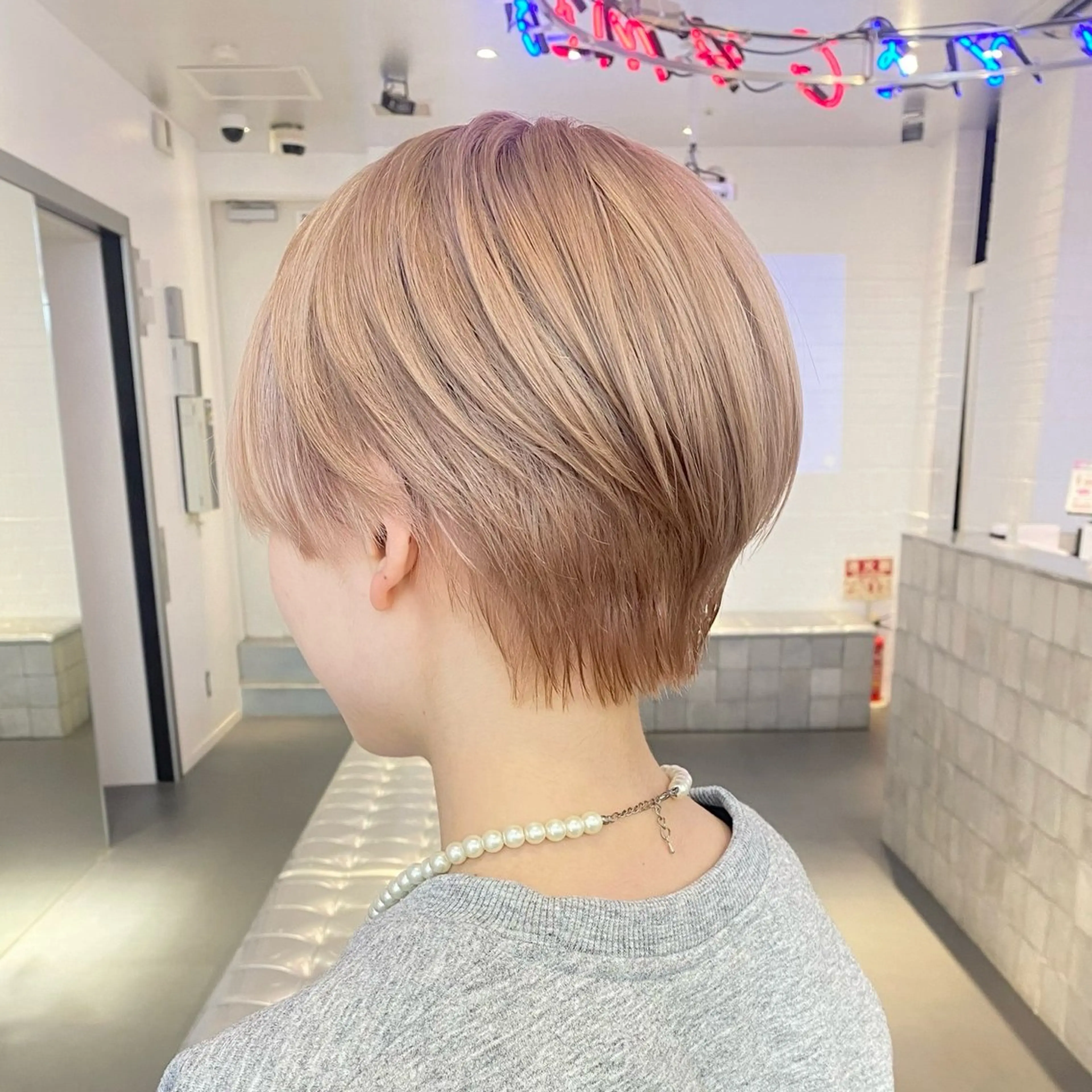 ショート ヘアアレンジ 🎀淡色×ブリーチ/ ベージュ✨RINOのヘアスタイル