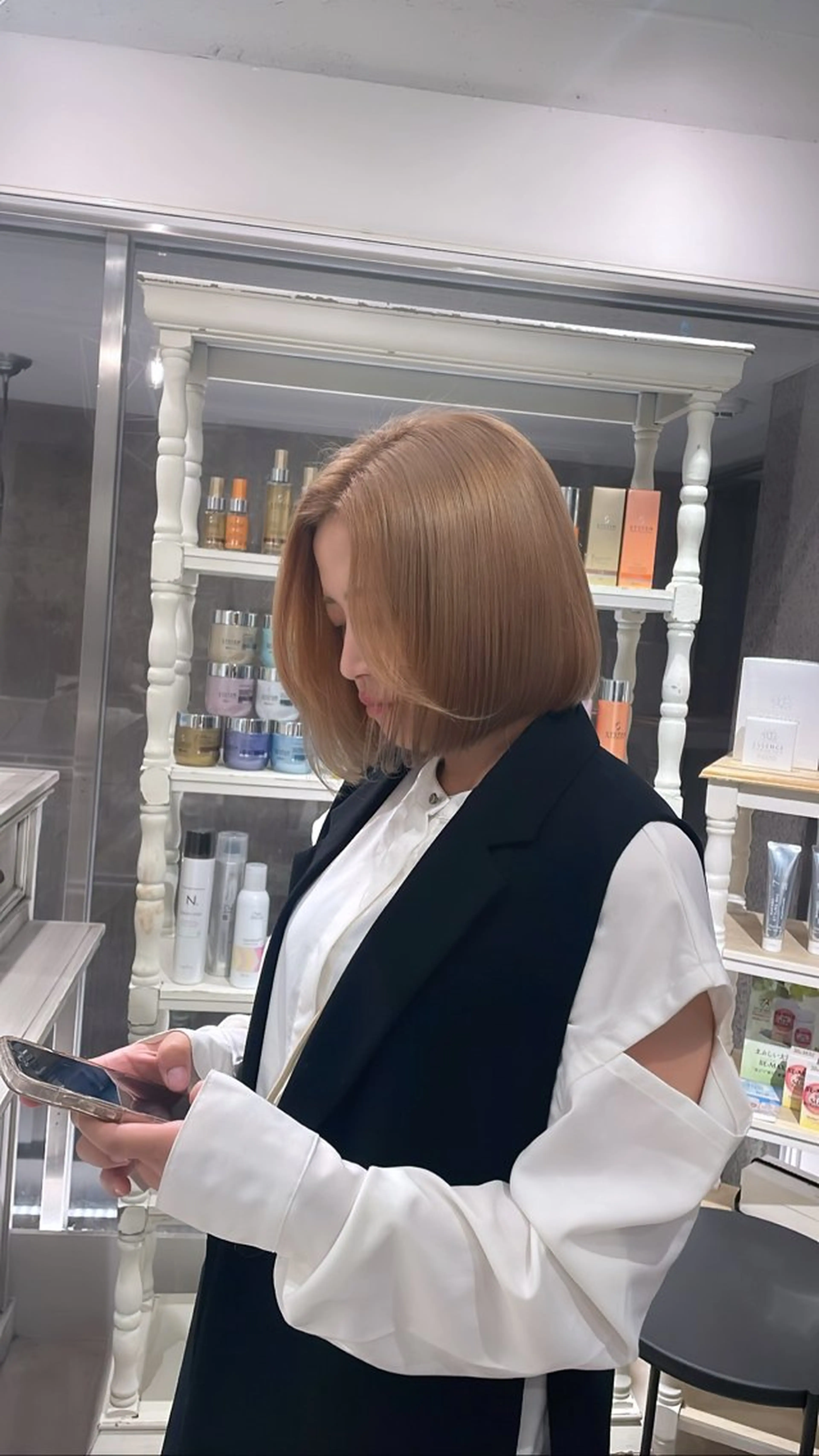 ショート カラー ベージュカラー 透明感カラー ハイトーンカラー ミルクティーベージュ CreBiA🎀 ayaのマツエク・マツパデザイン