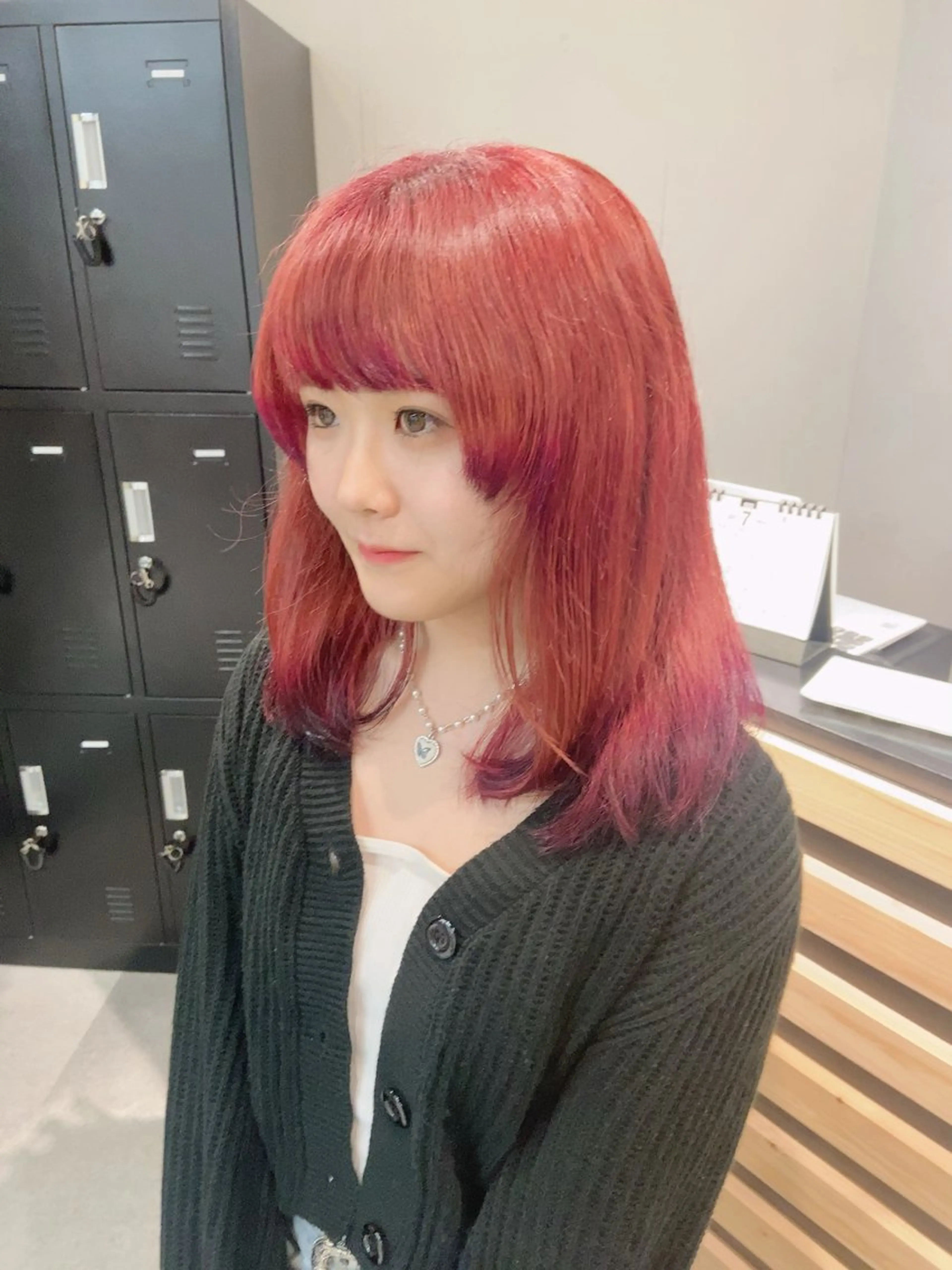 ミディアム カラー レッドカラー ヘアカラー トリートメント ウルフカット レイヤーカット上柿のヘアスタイル