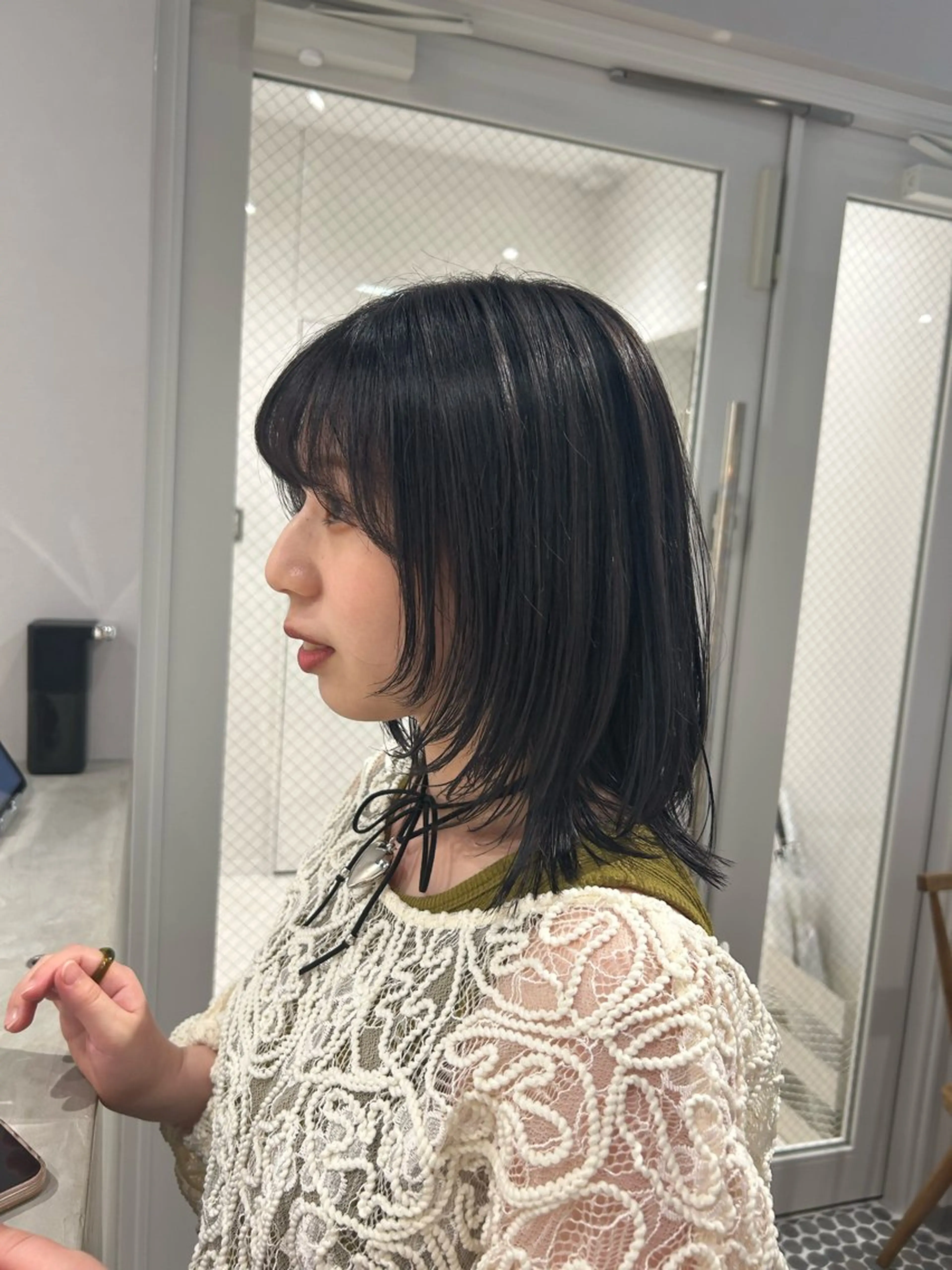 ミディアム カラー ブリーチ グレージュ 顔周りカット レイヤーカット カット SALOWIN栄 三丁目 木戸里実のヘアスタイル