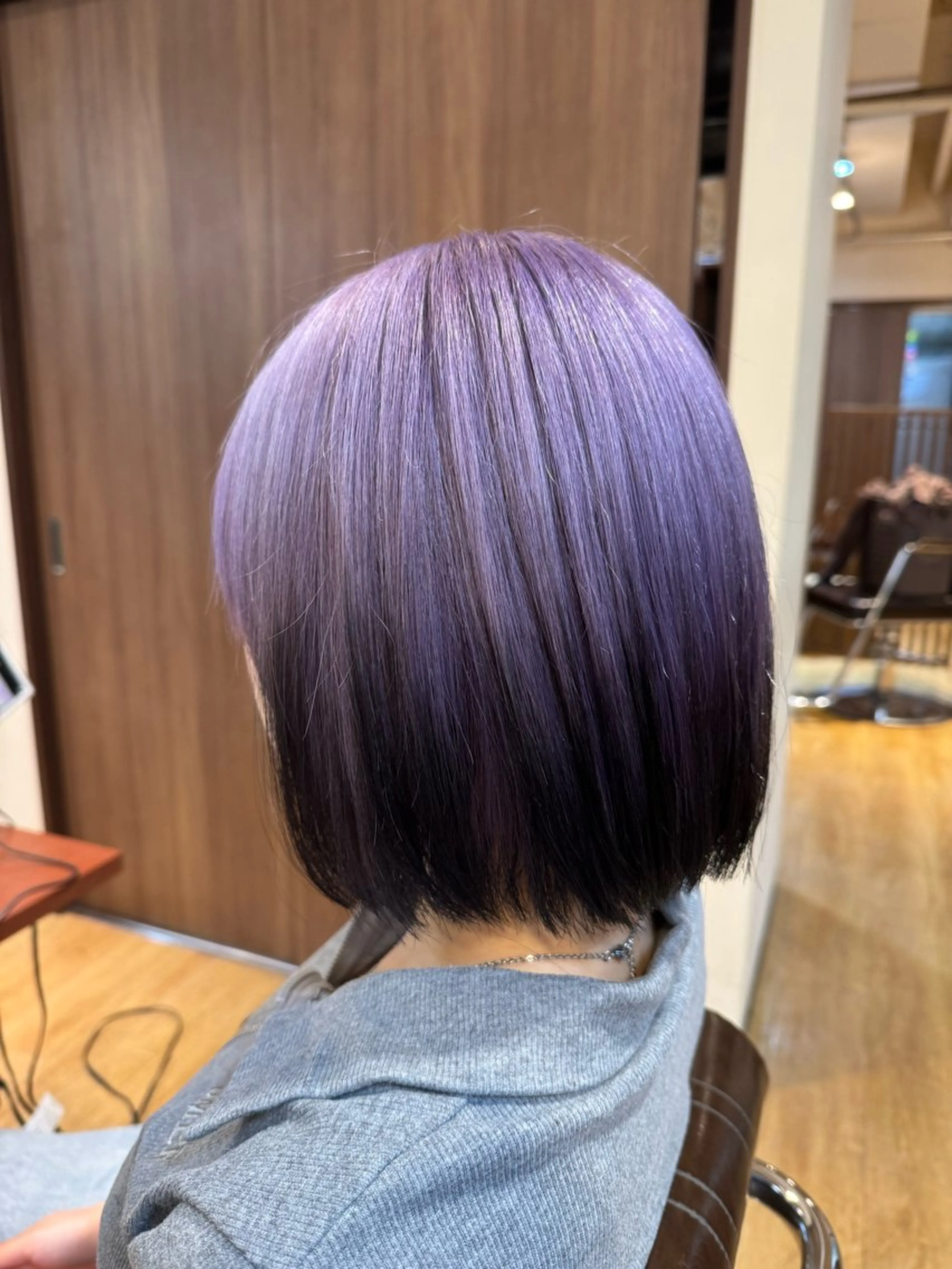 ショート ボブ カット ヘアカラー ルーツ/ デザイン/ ハイトーン/おこのぎのヘアスタイル