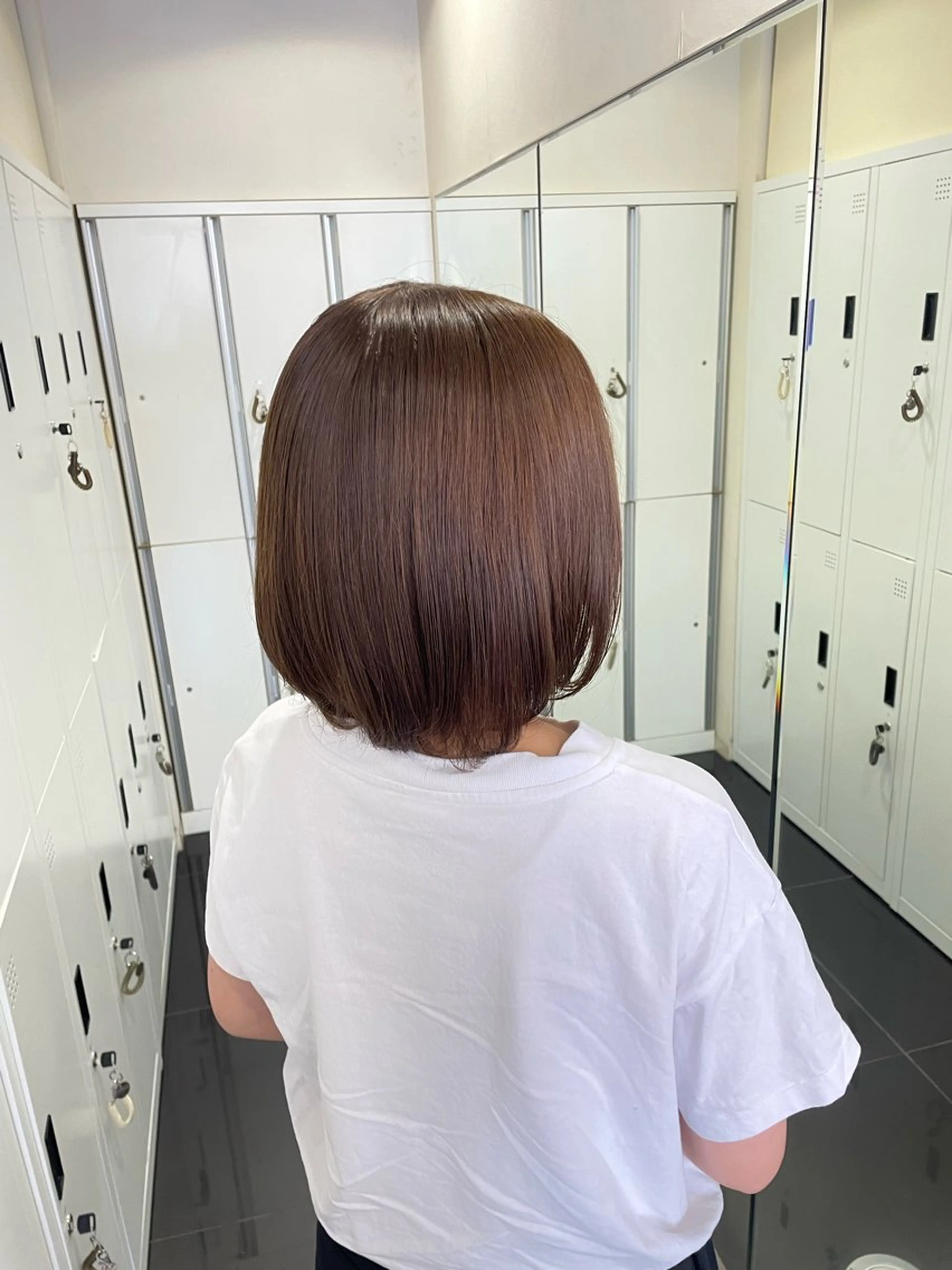 ショート カラー ブリーチ ダブルカラー ブリーチなしカラー 垢抜け小顔レイヤー オリーブ/スミレのヘアスタイル