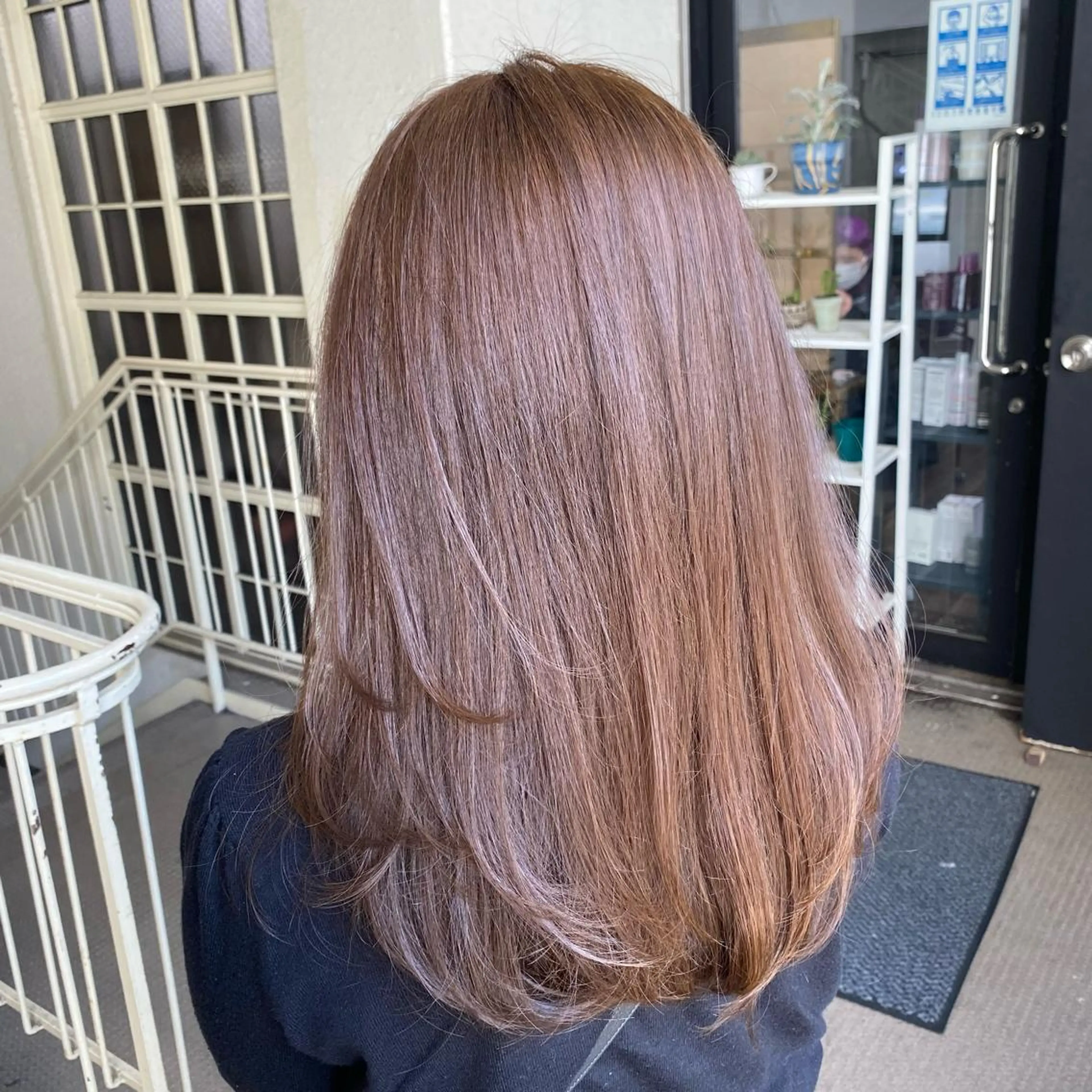 セミロング カラー ヘアアレンジ アッシュ アッシュグレー アッシュグレージュ バレイヤージュ ミストバング カット ヘアカラー トリートメント 🌟🍒ハイトーン 韓国ヘア/ユウミのヘアスタイル