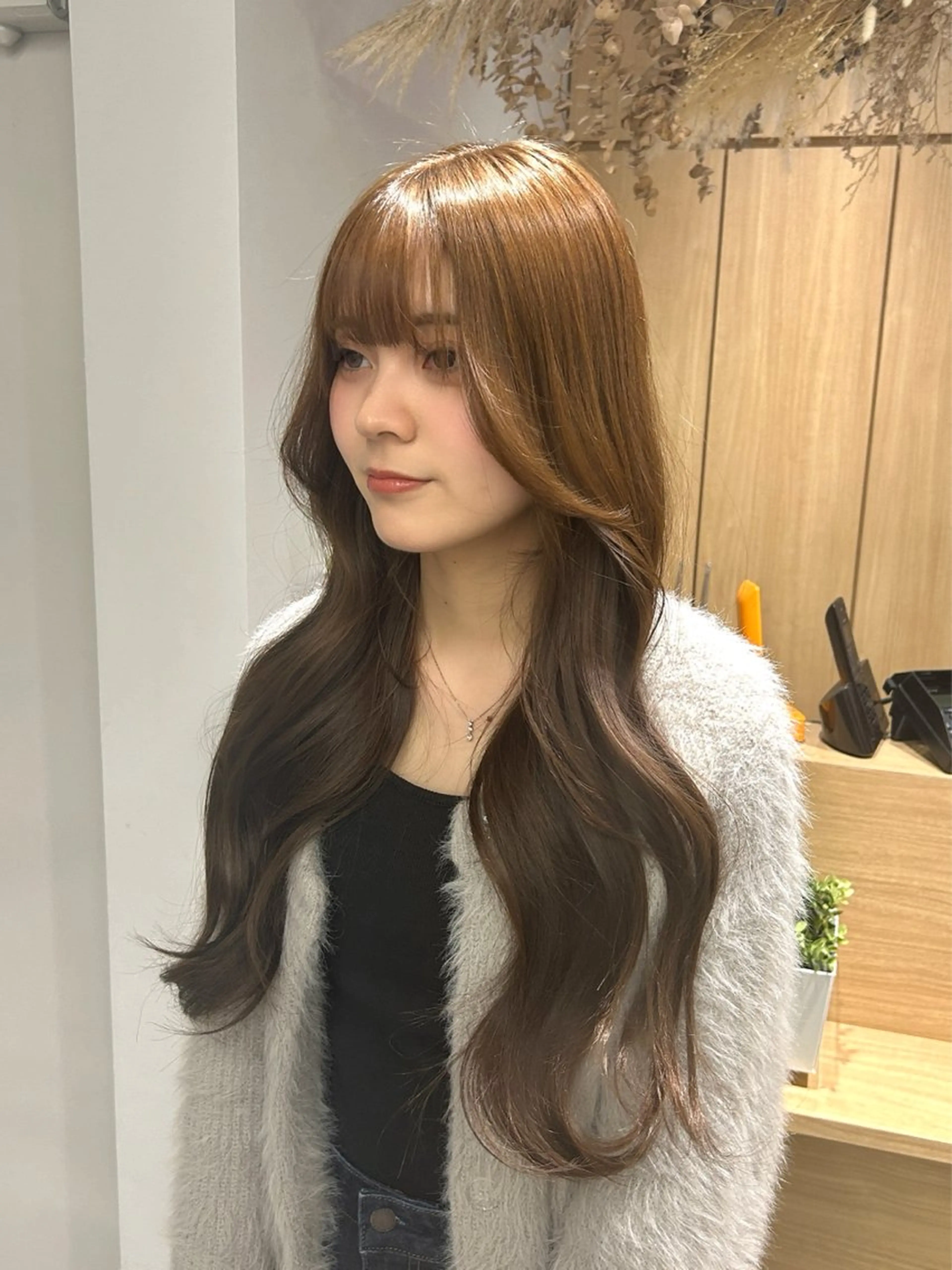 ロング カラー ベージュカラー ブリーチ 透明感カラー ブリーチなしカラー 韓国風ヘア 韓国ヘア×レイヤー カット/上田丈也のヘアスタイル