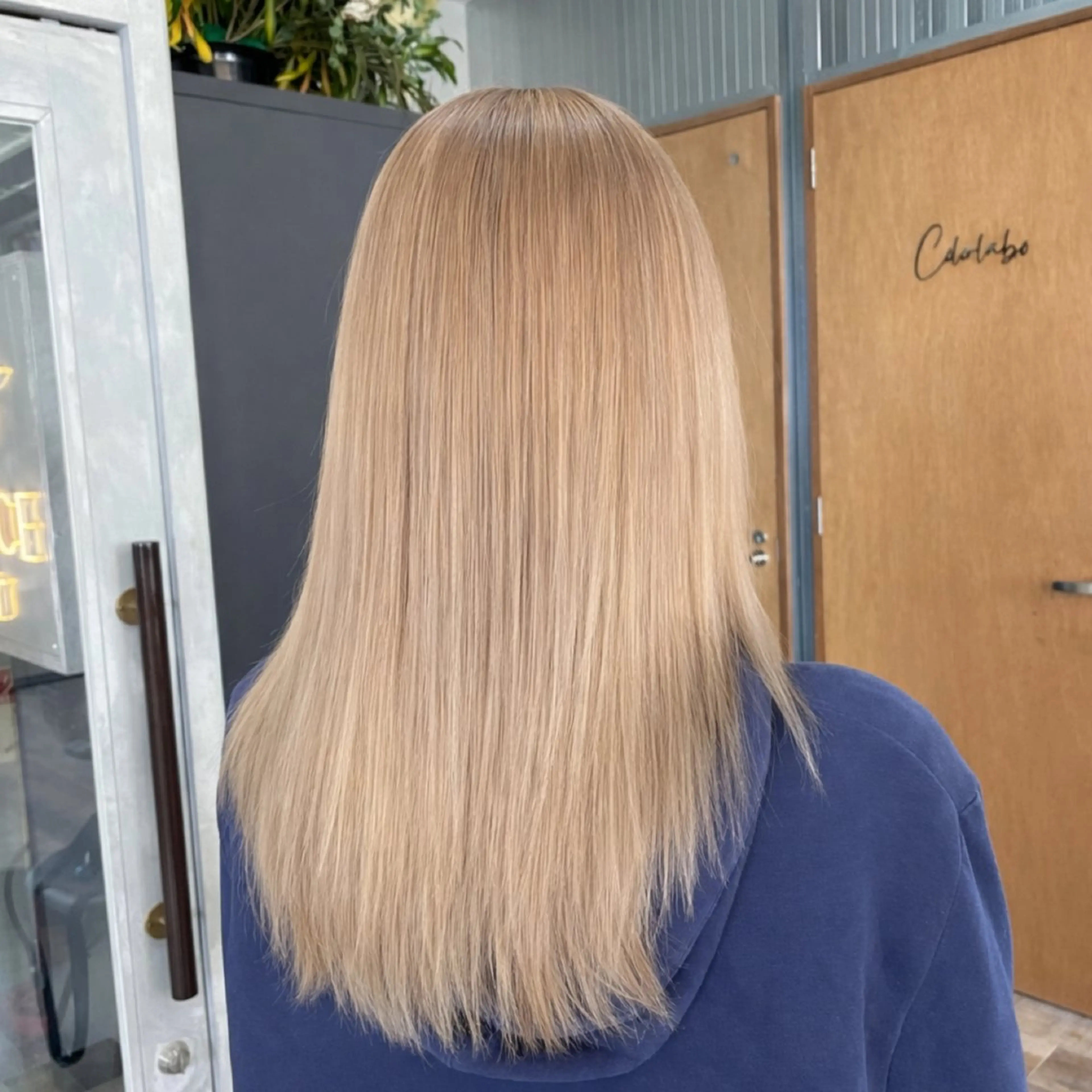 ミディアム カラー ベージュカラー ブリーチ 透明感カラー ヘアカラー Saya/透明感/ カラーリストのヘアスタイル