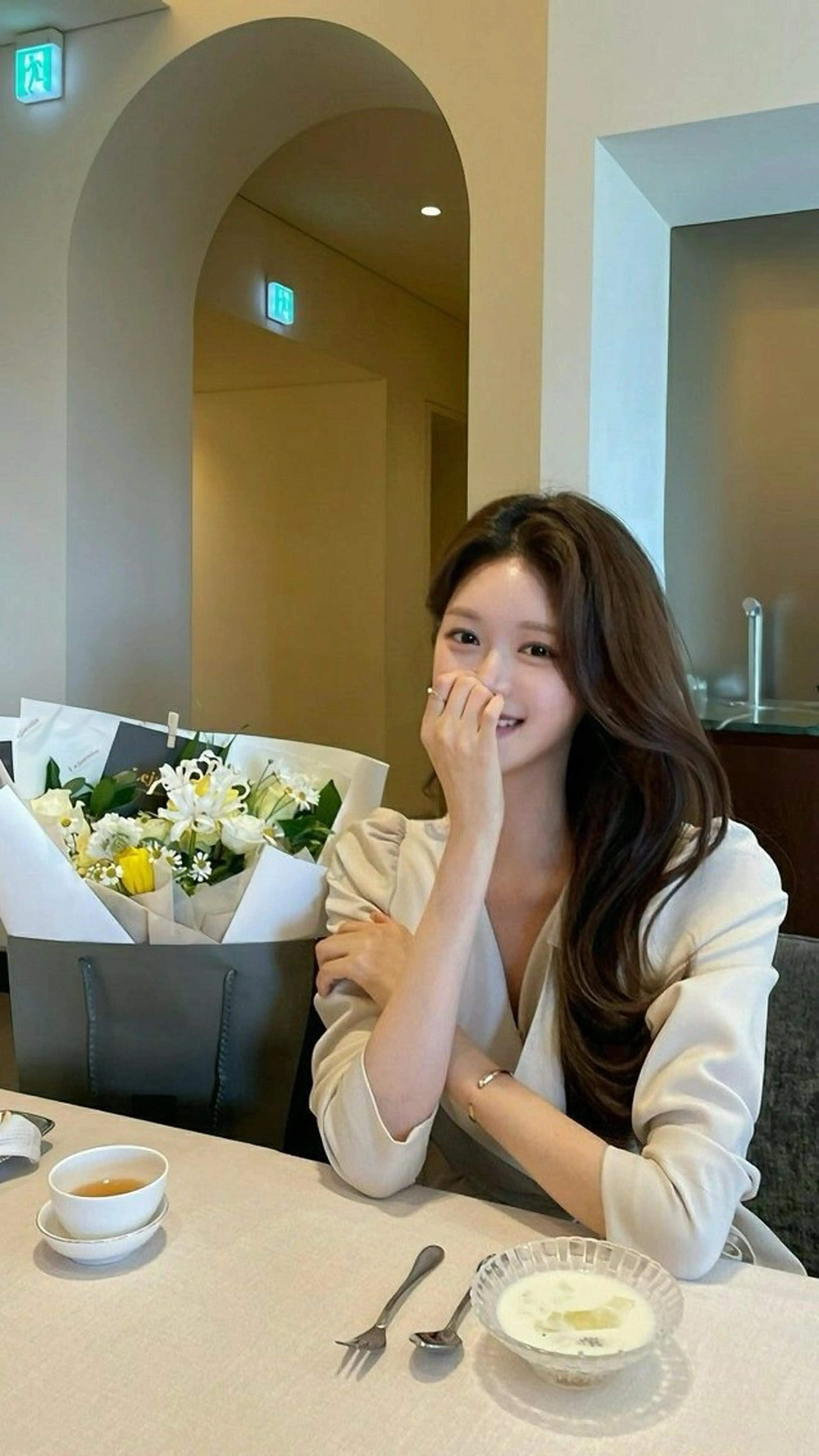 セミロング カラー カット ヘアカラー トリートメント 莉乃/縮毛矯正/髪質 改善/艶カラーのヘアスタイル