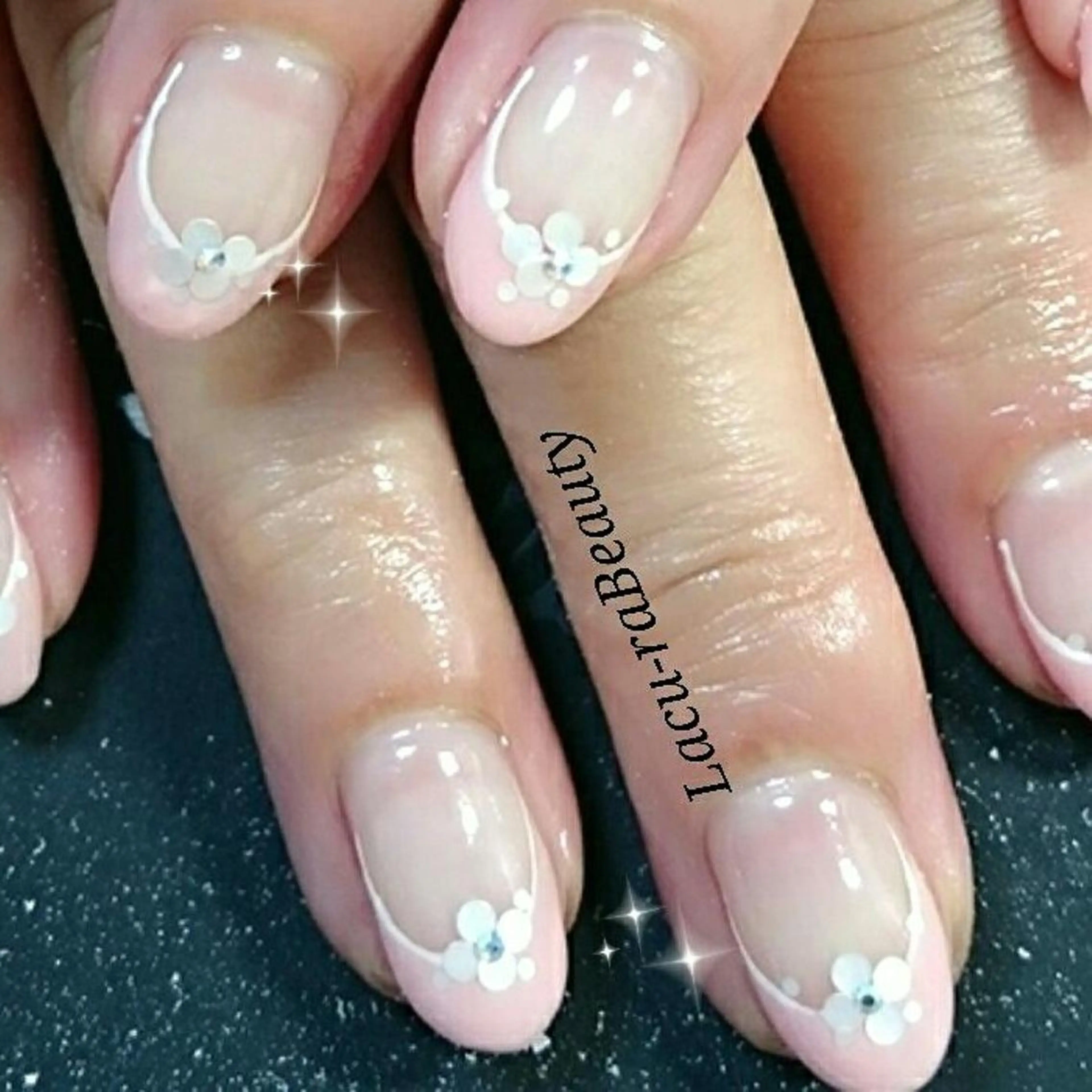 ネイル オフィスネイル 小顔と腸の専門店 ラクーラビューティのエステ・リラクイメージ