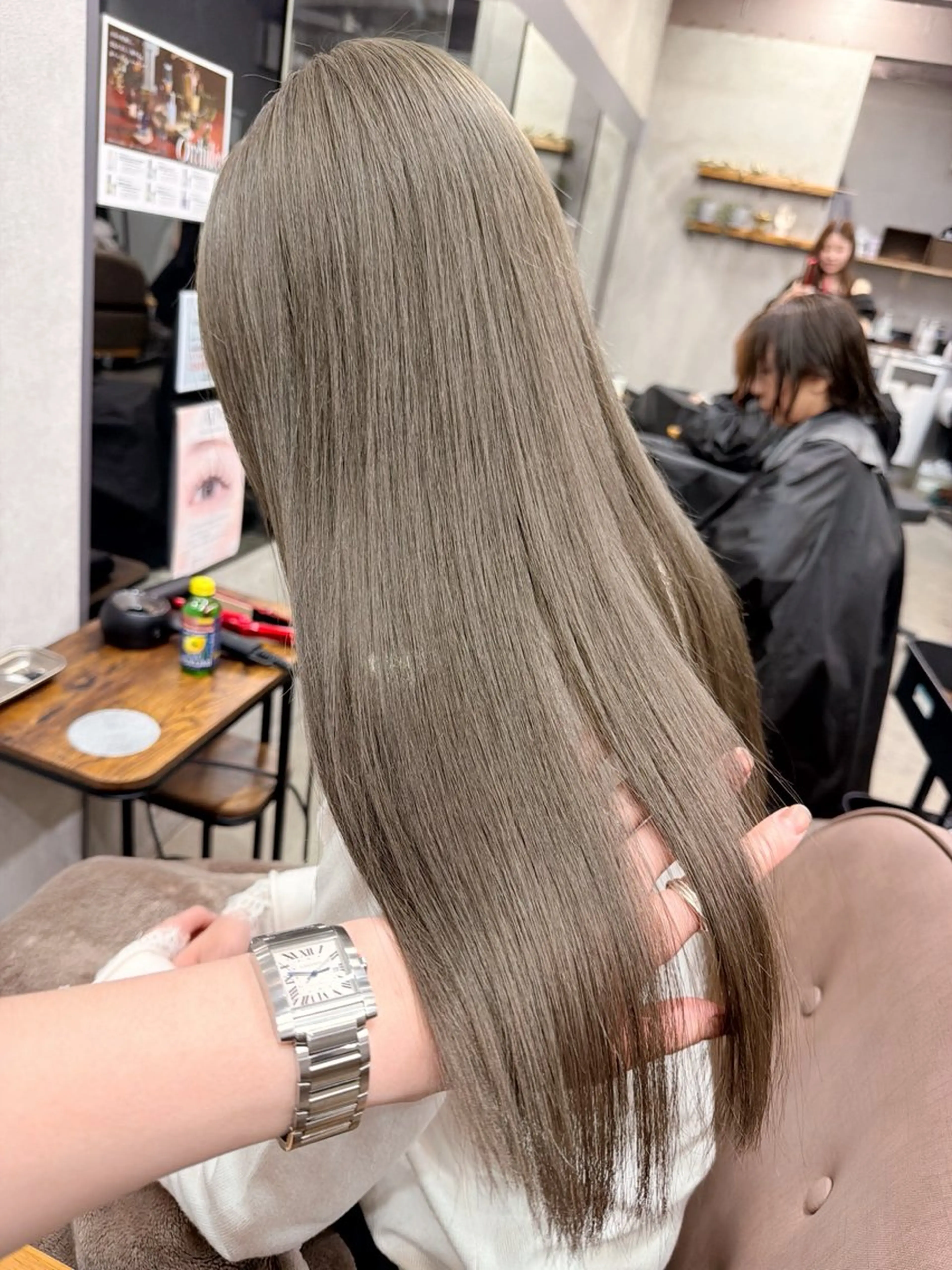 セミロング カラー ベージュカラー グレージュ オリーブベージュ オリーブグレージュ オリーブグレー ヘアカラー トリートメント AiM 大名　似合わせカットのヘアスタイル