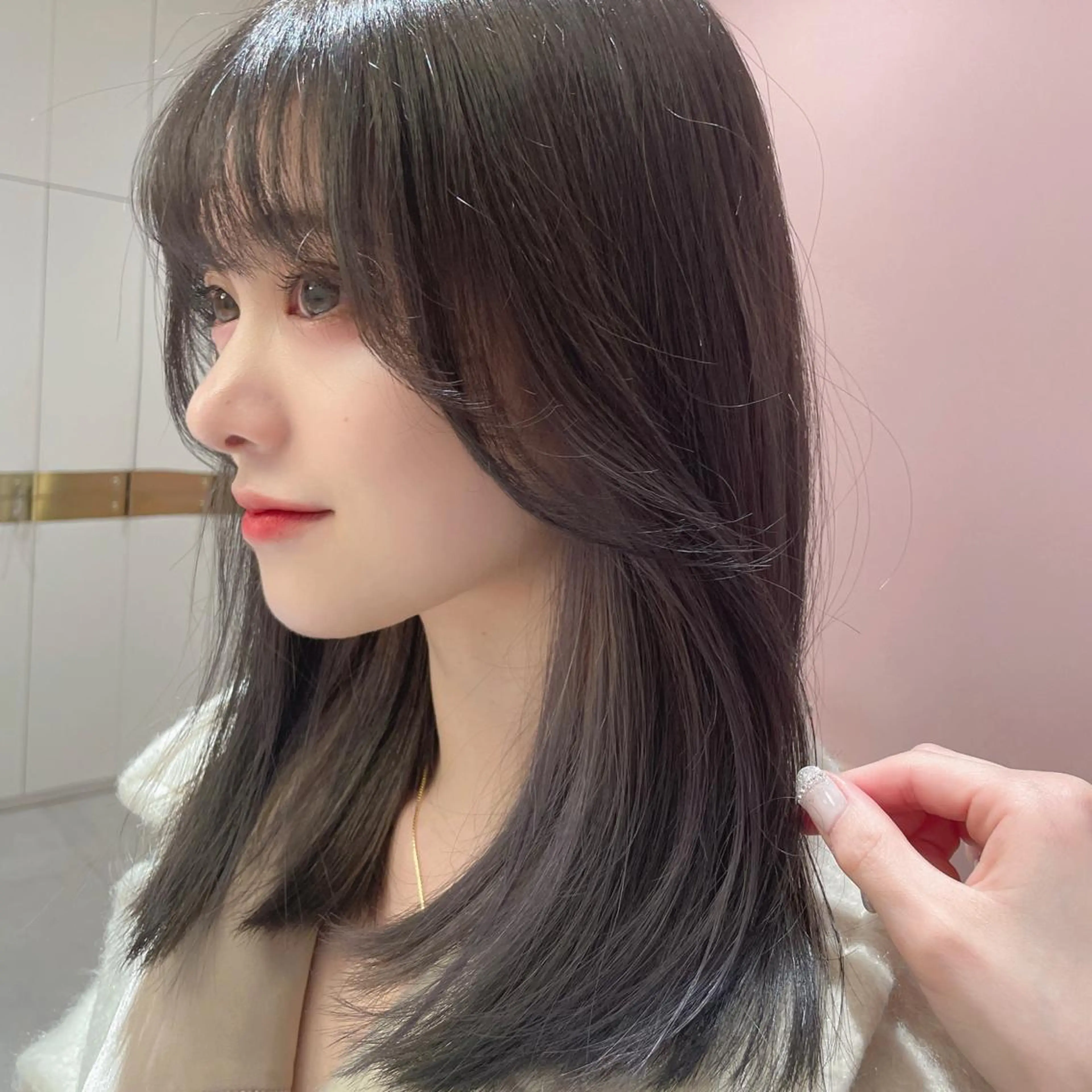 ミディアム Toiro所属・🤎小顔レイヤー /ベージュ🤎友香のヘアスタイル