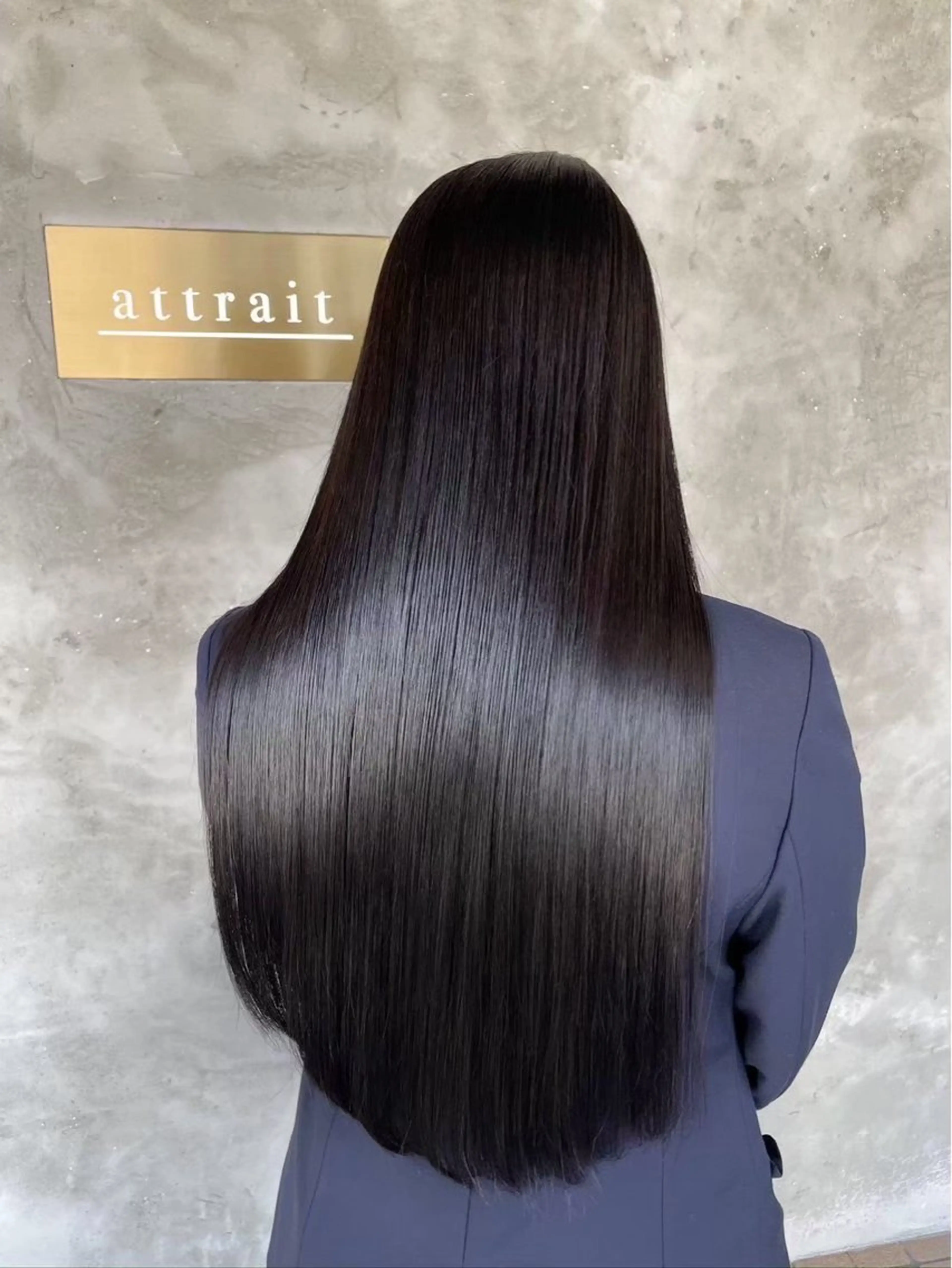 ロング カラー アッシュ グレージュ オリーブグレージュ オリーブグレー 髪質改善 トリートメント Attrait .のヘアスタイル