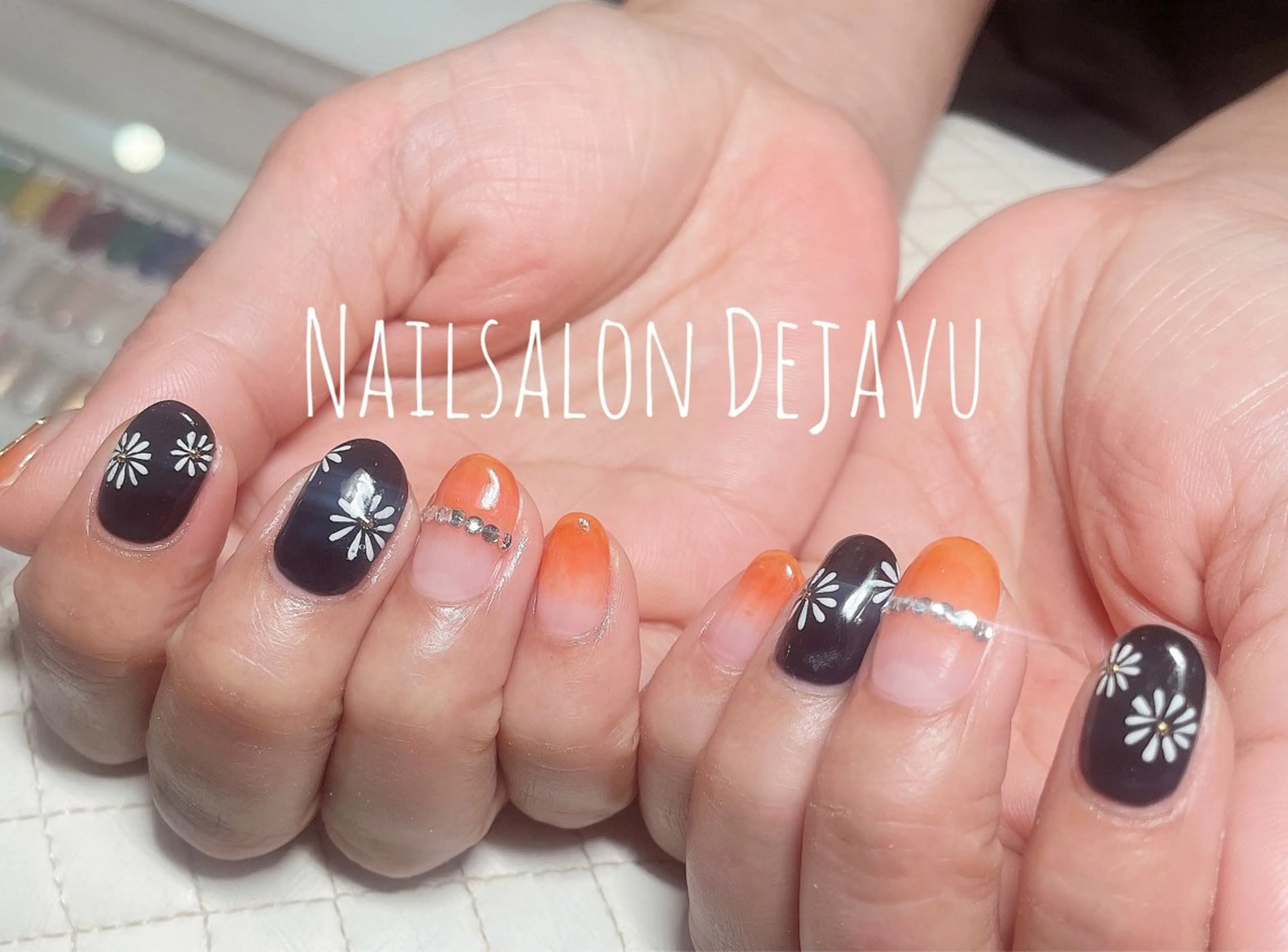 ネイル フラワーネイル ネイビー オレンジ ハンドネイル Dejavu所属・Nail salon Dejavu 🌿のネイルデザイン