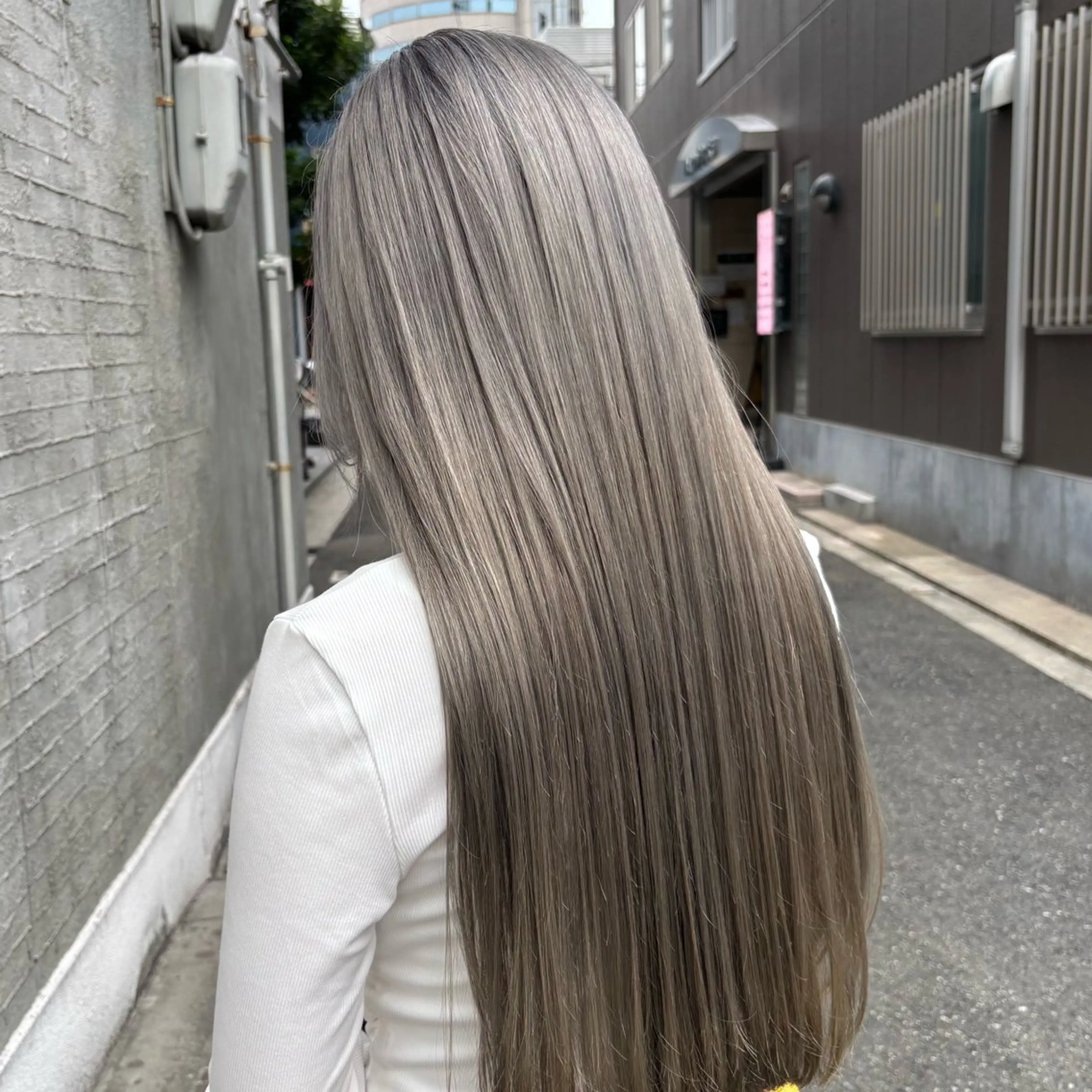 ロング カラー ハイトーンカラー シルバー ヘアカラー BELO OSAKA マオのヘアスタイル