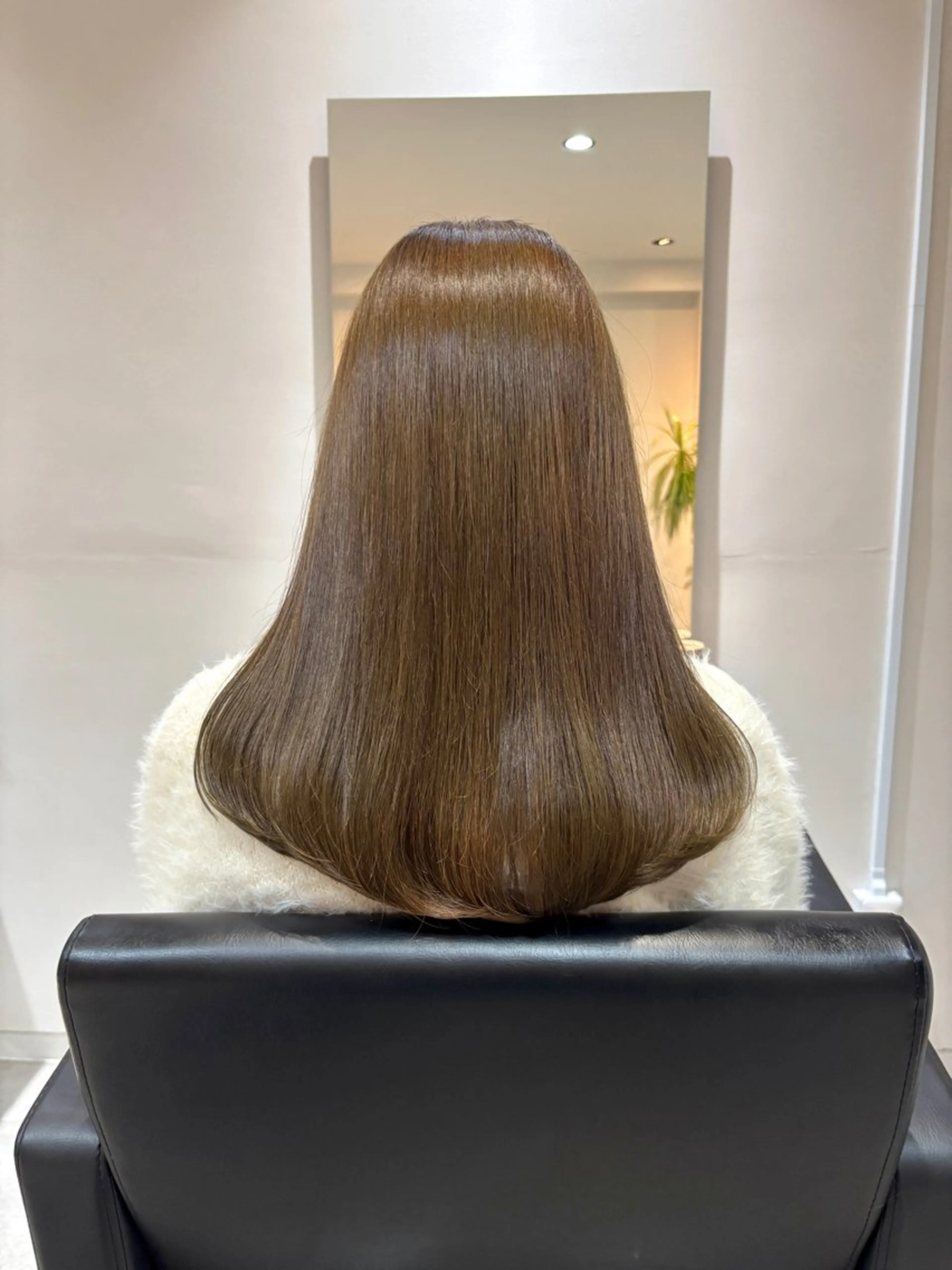 セミロング カラー 髪質改善 縮毛矯正 トリートメント カット ヘアカラー トリートメント KINI 髪質改善＆艶髪のヘアスタイル
