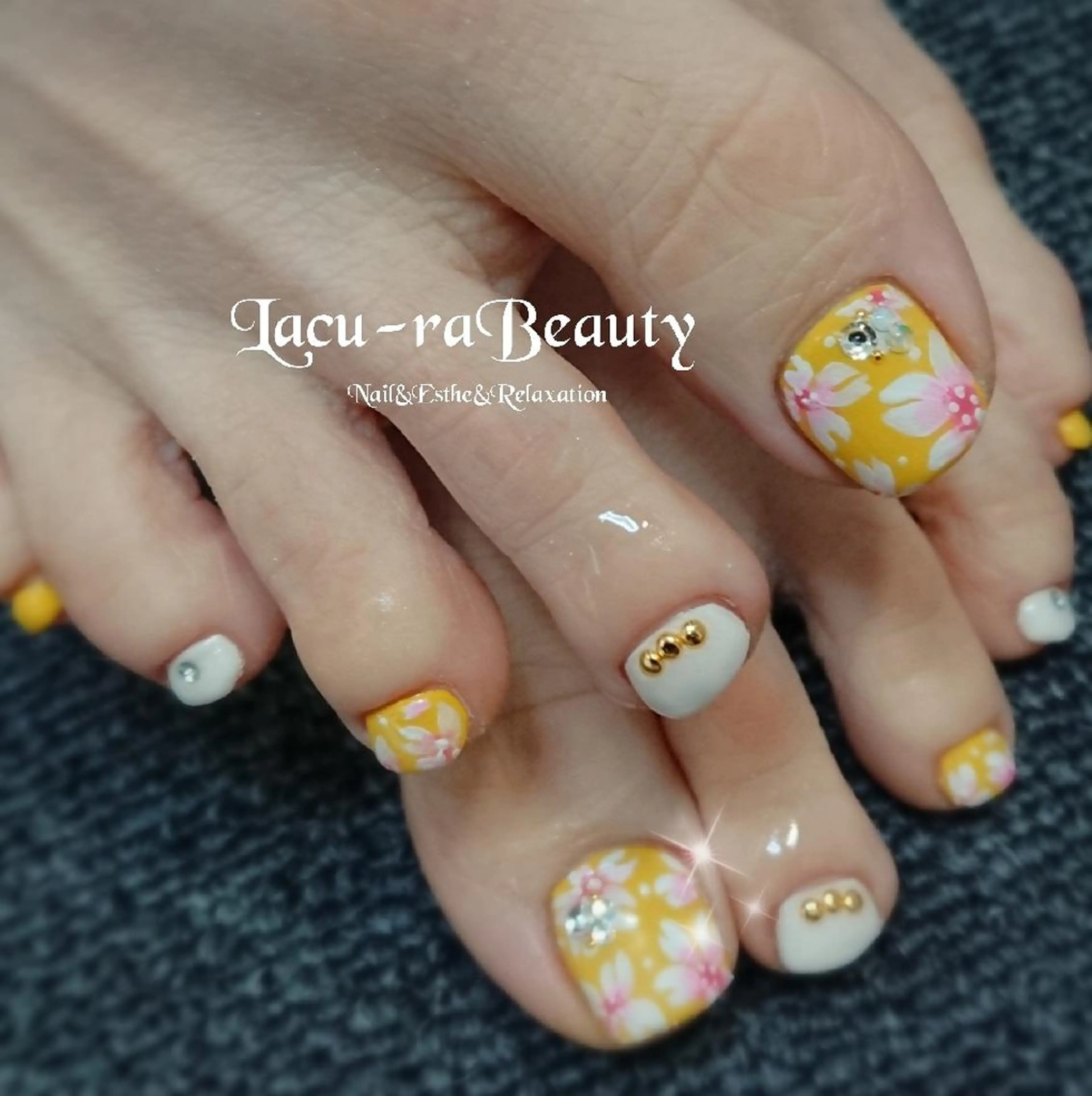 ネイル 小顔と腸の専門店 ラクーラビューティのエステ・リラクイメージ