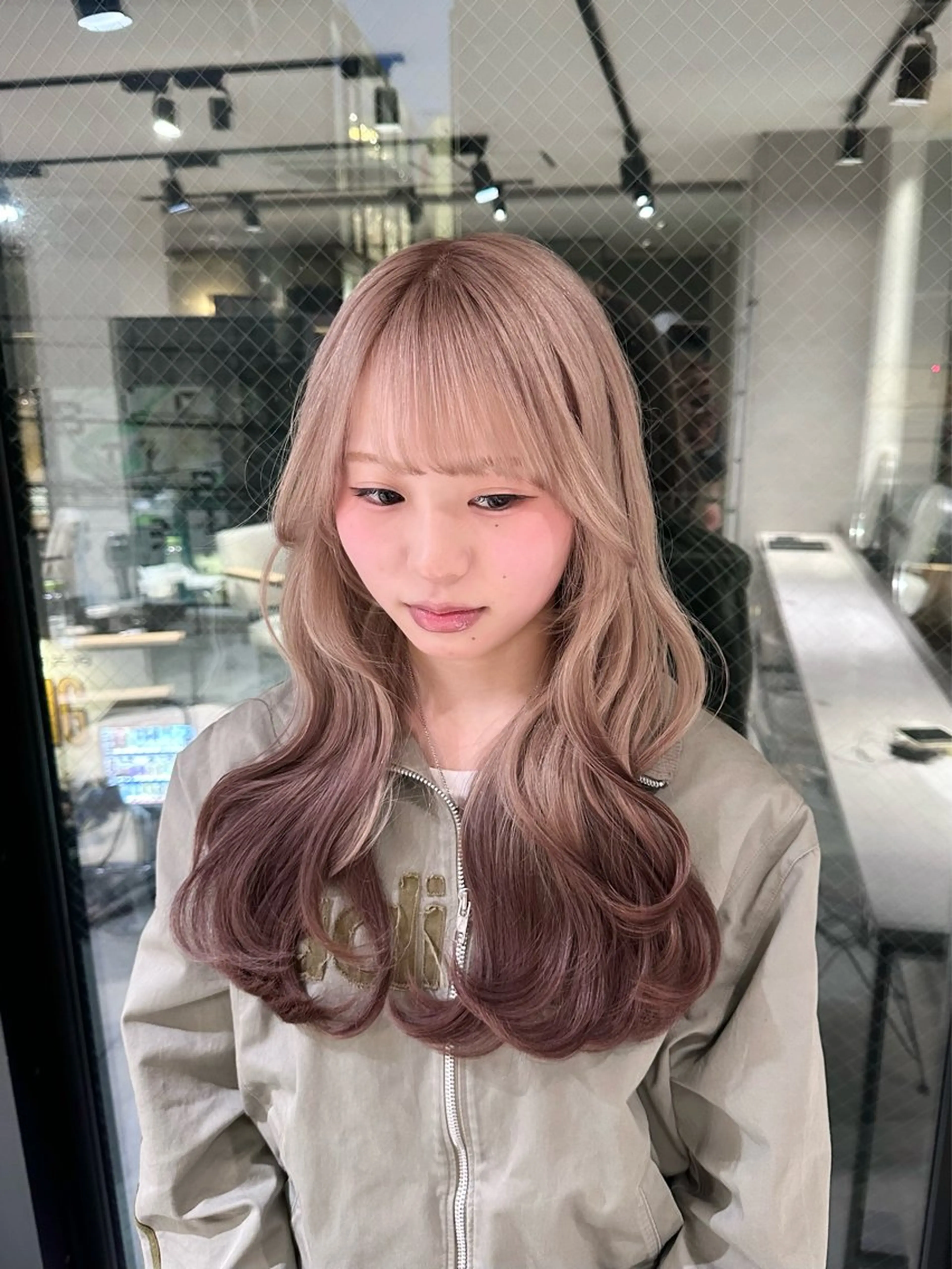 カラー ブリーチ デザインカラー ハイトーンカラー ヘアカラー YUI デザインカラーのヘアスタイル