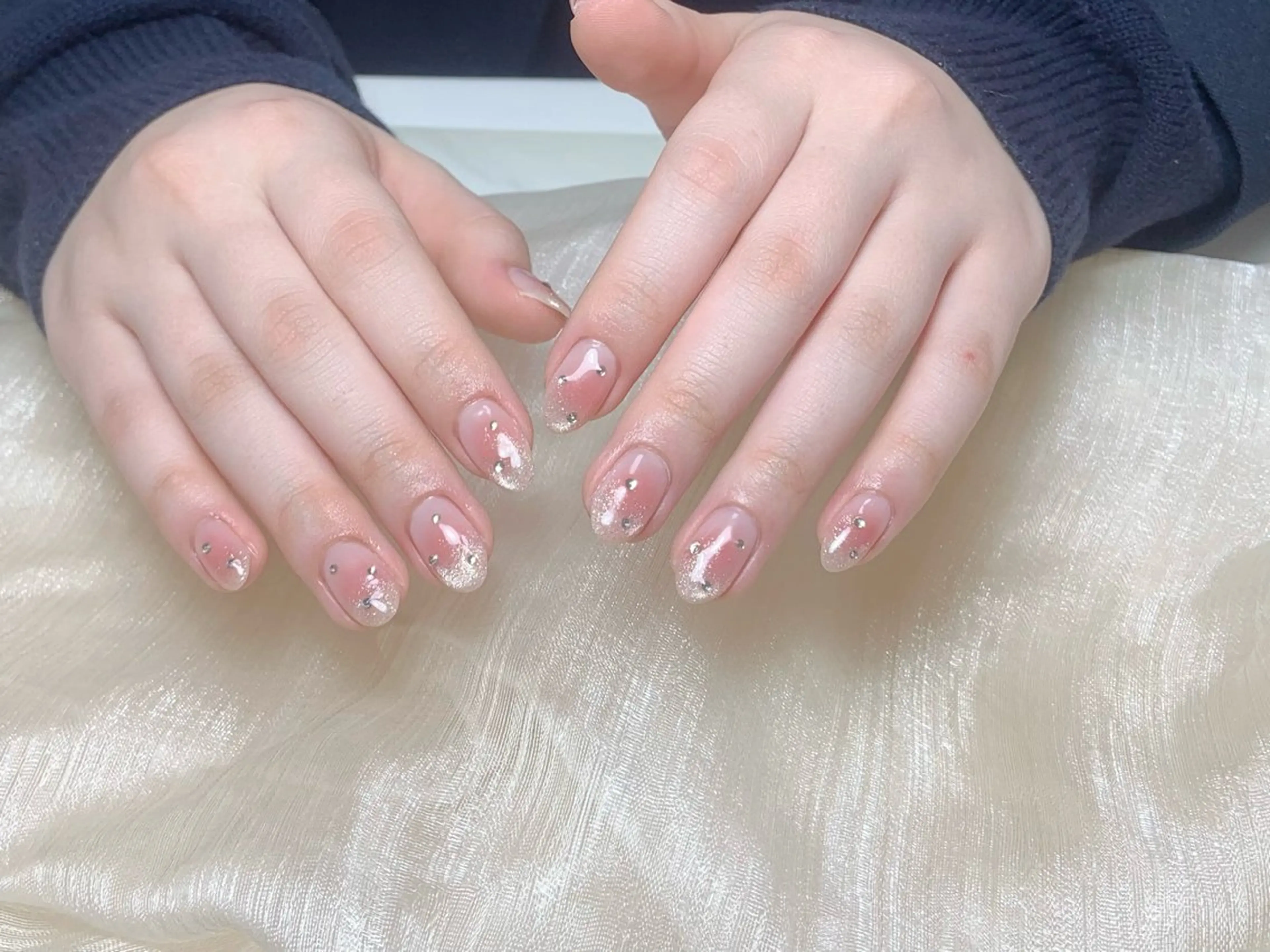 ネイル オーロラネイル チークネイル フレンチネイル ジェルネイル ガラスフレンチ ハンドネイル Nail Jolieのネイルデザイン