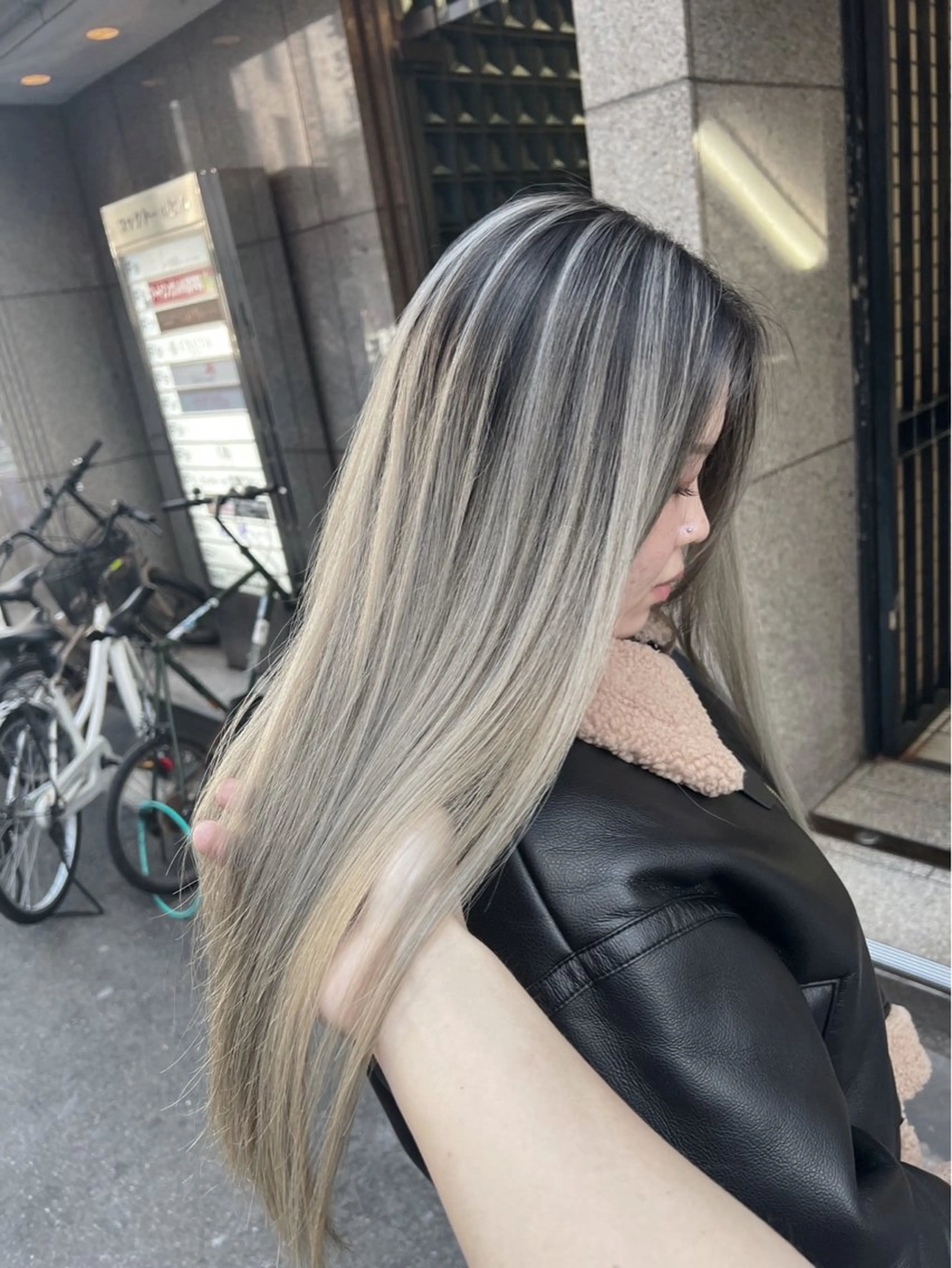 ロング カラー バレイヤージュ シルバー ホワイトシルバー レイヤーカット ヘアカラー トリートメント ROBIN所属・指名数No.1 /NAOYAのヘアスタイル