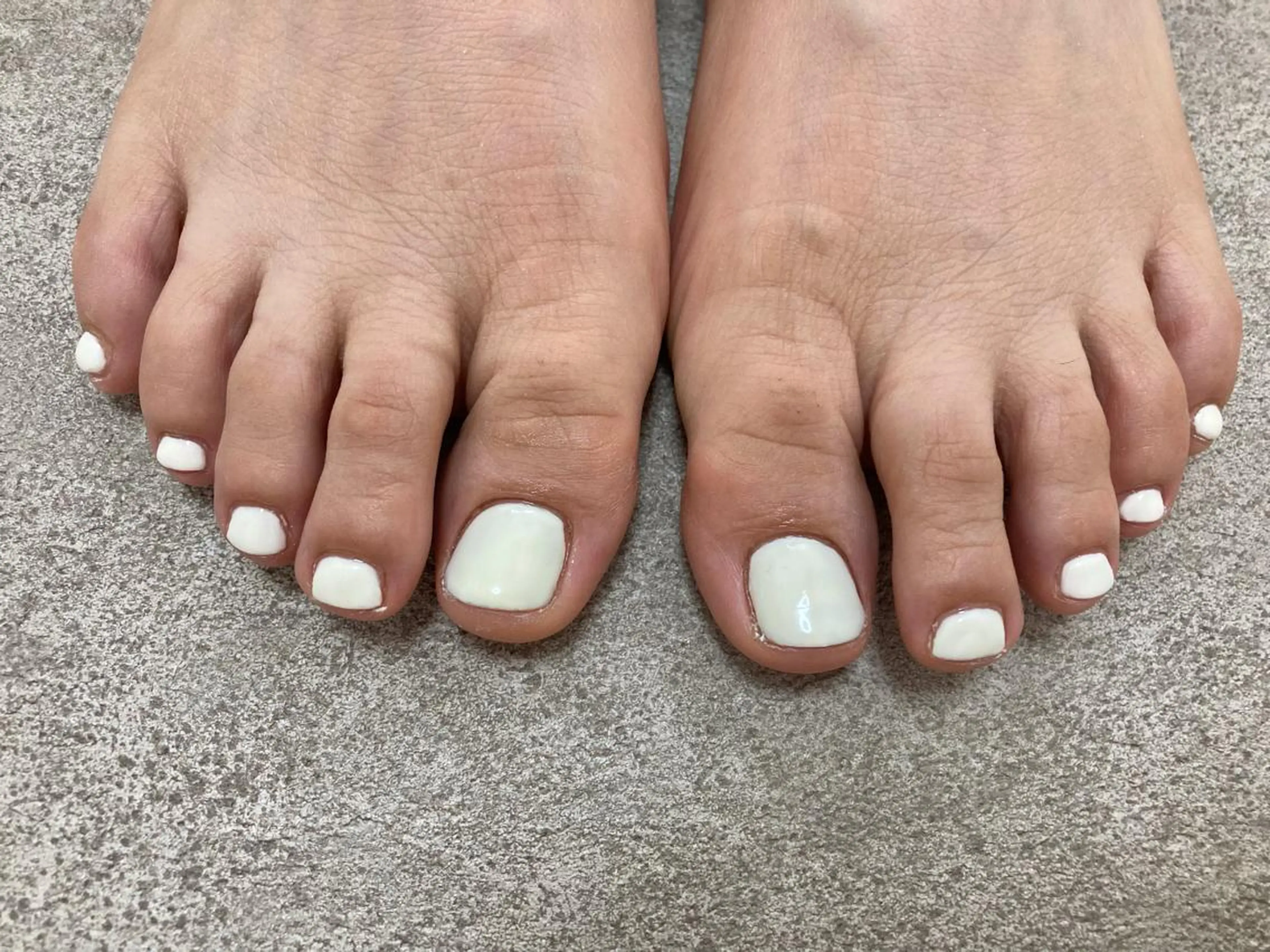 ネイル ワンカラーネイル フットネイル mogunail &blowのネイルデザイン