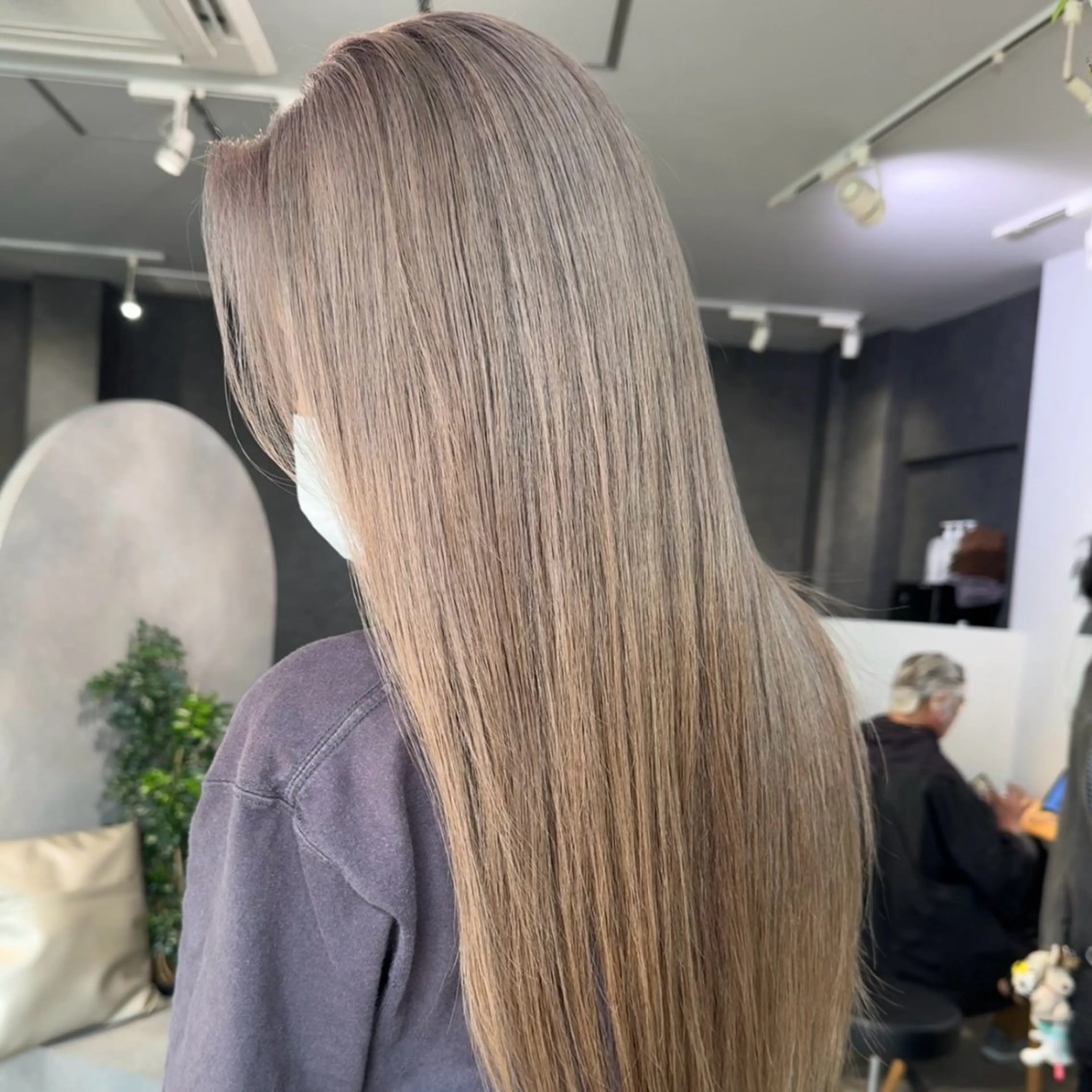 ロング カラー ベージュカラー ブリーチ ホワイトベージュ ヘアカラー 吉田 葉音のヘアスタイル