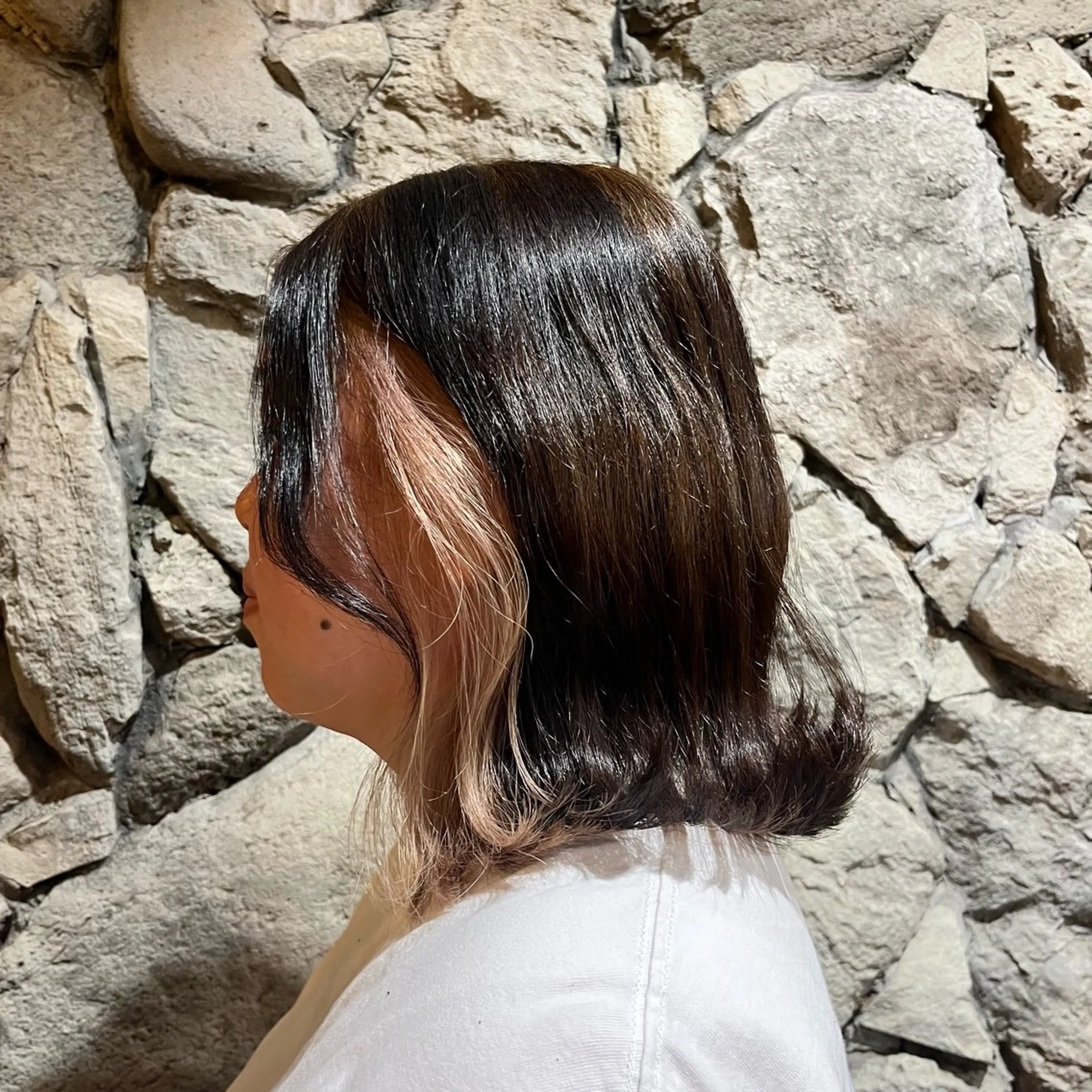 ミディアム カラー ベージュカラー イヤリングカラー ホワイトベージュ ヘアカラー トリートメント ハイトーン/ボブ/ 髪質改善🦖mahoのヘアスタイル