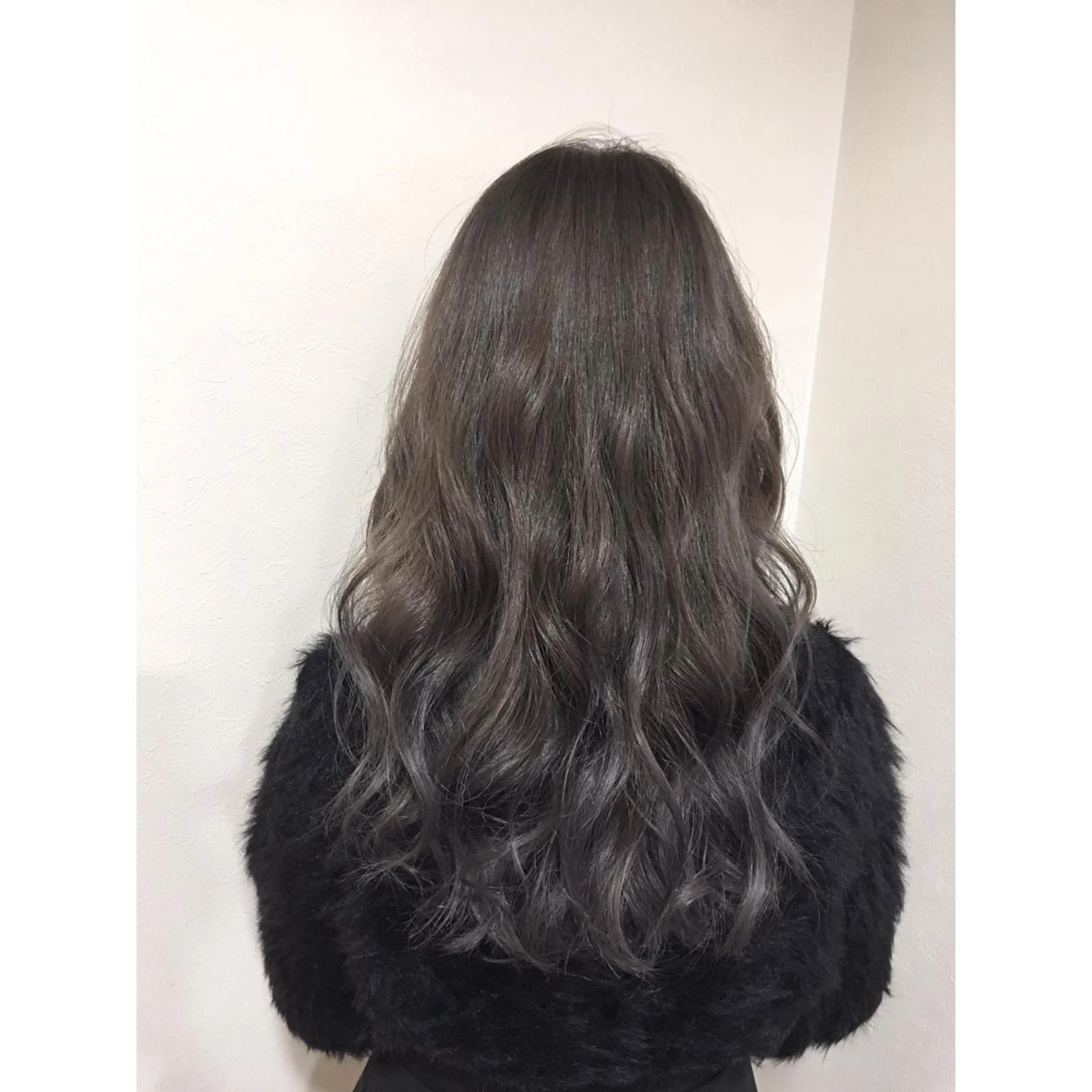 セミロング ヤマグチ ヒカルのヘアスタイル
