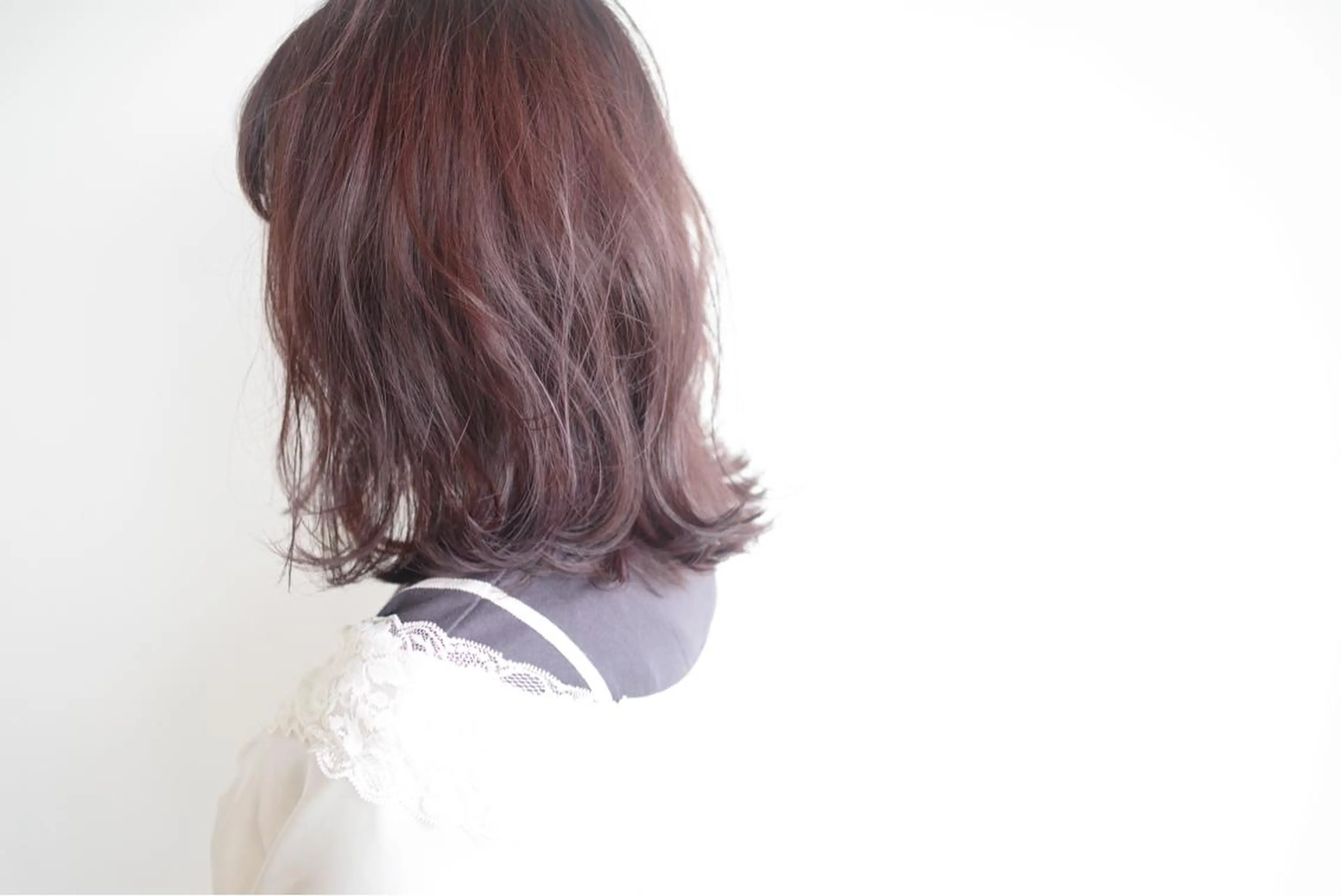 ミディアム カラー ヘアアレンジ ブリーチ ブリーチなしカラー ピンクカラー バイオレットカラー カット パーマ マンツーマン施術🦋 ayajuのヘアスタイル