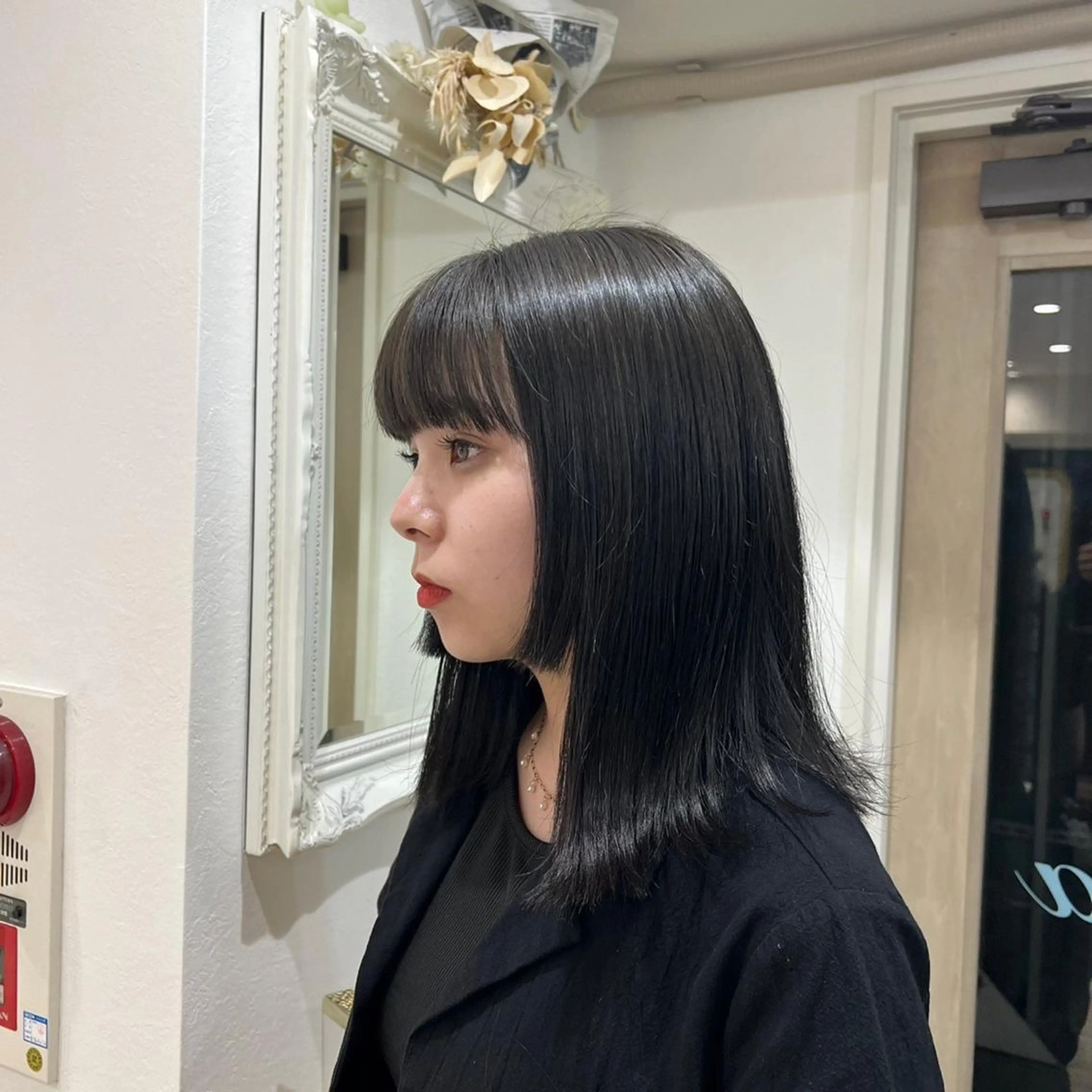 ミディアム 姫カット 外ハネヘア ミルクティーベージュ /三村克彦のヘアスタイル