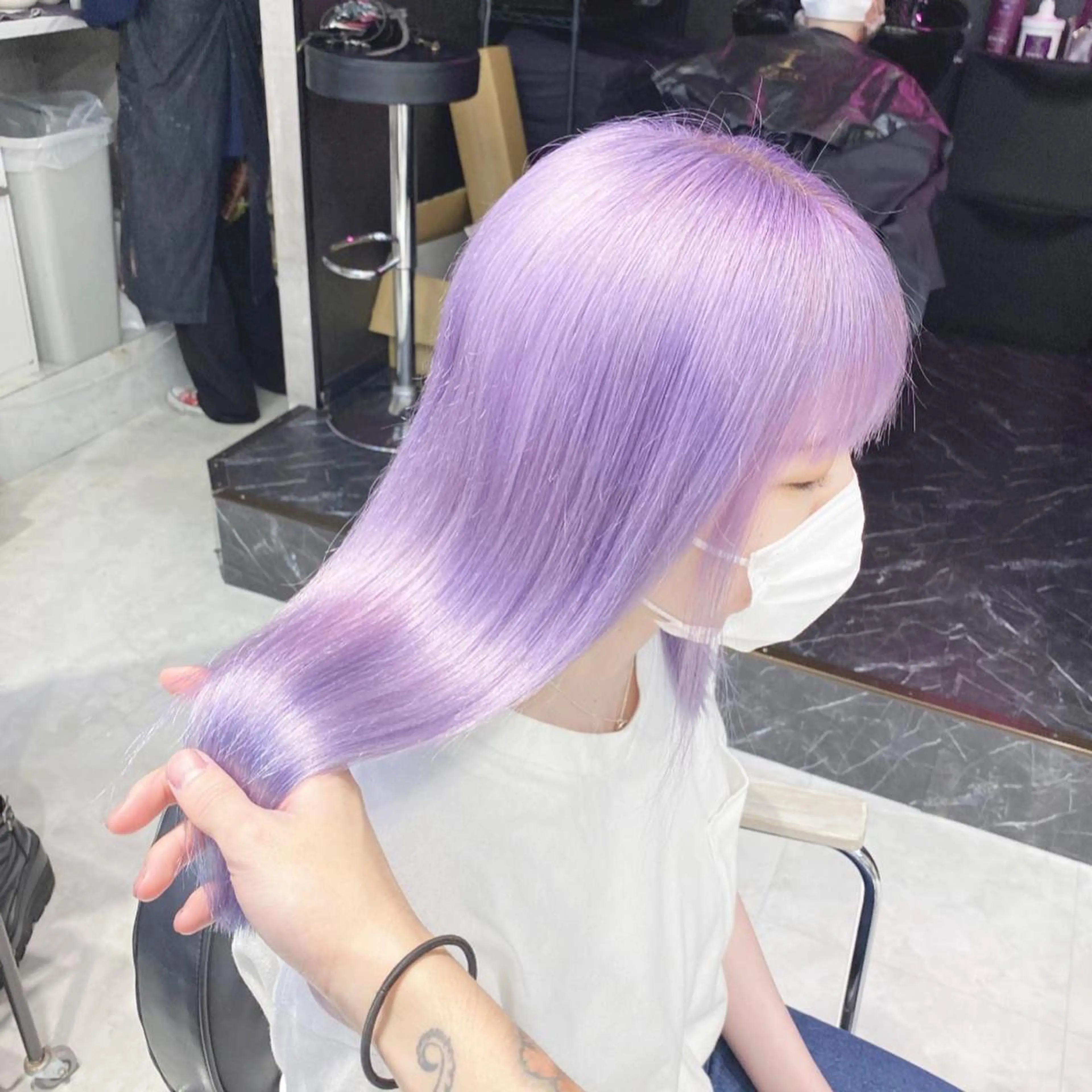 セミロング カラー ヘアアレンジ アッシュ アッシュグレー アッシュグレージュ バレイヤージュ ミストバング ヘアカラー トリートメント TAKUMAブリーチ /切りっぱなし🪽のヘアスタイル