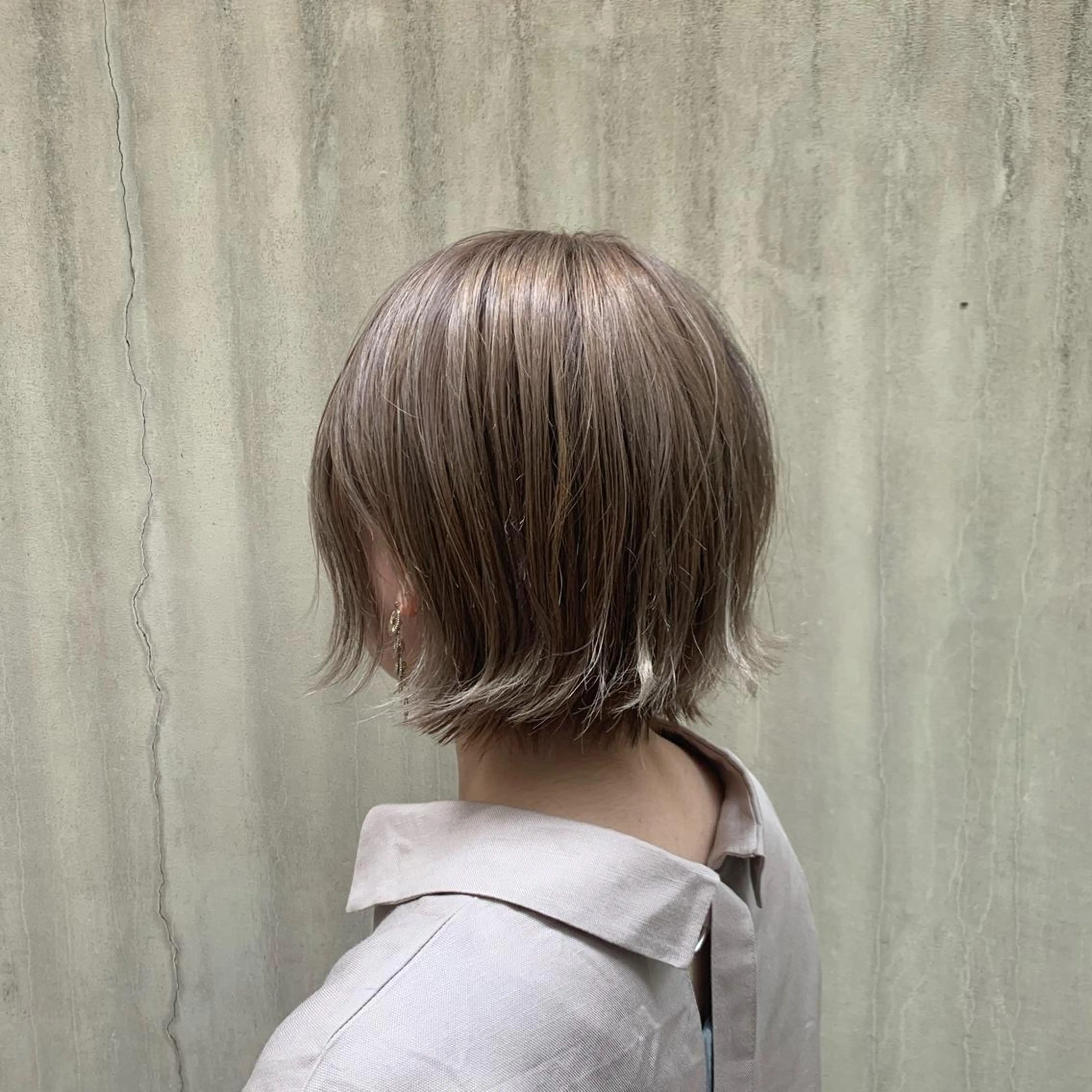 ショート カラー ベージュカラー ハイトーンカラー オシャレ髪✔️ 店長オオキアキヒロのヘアスタイル