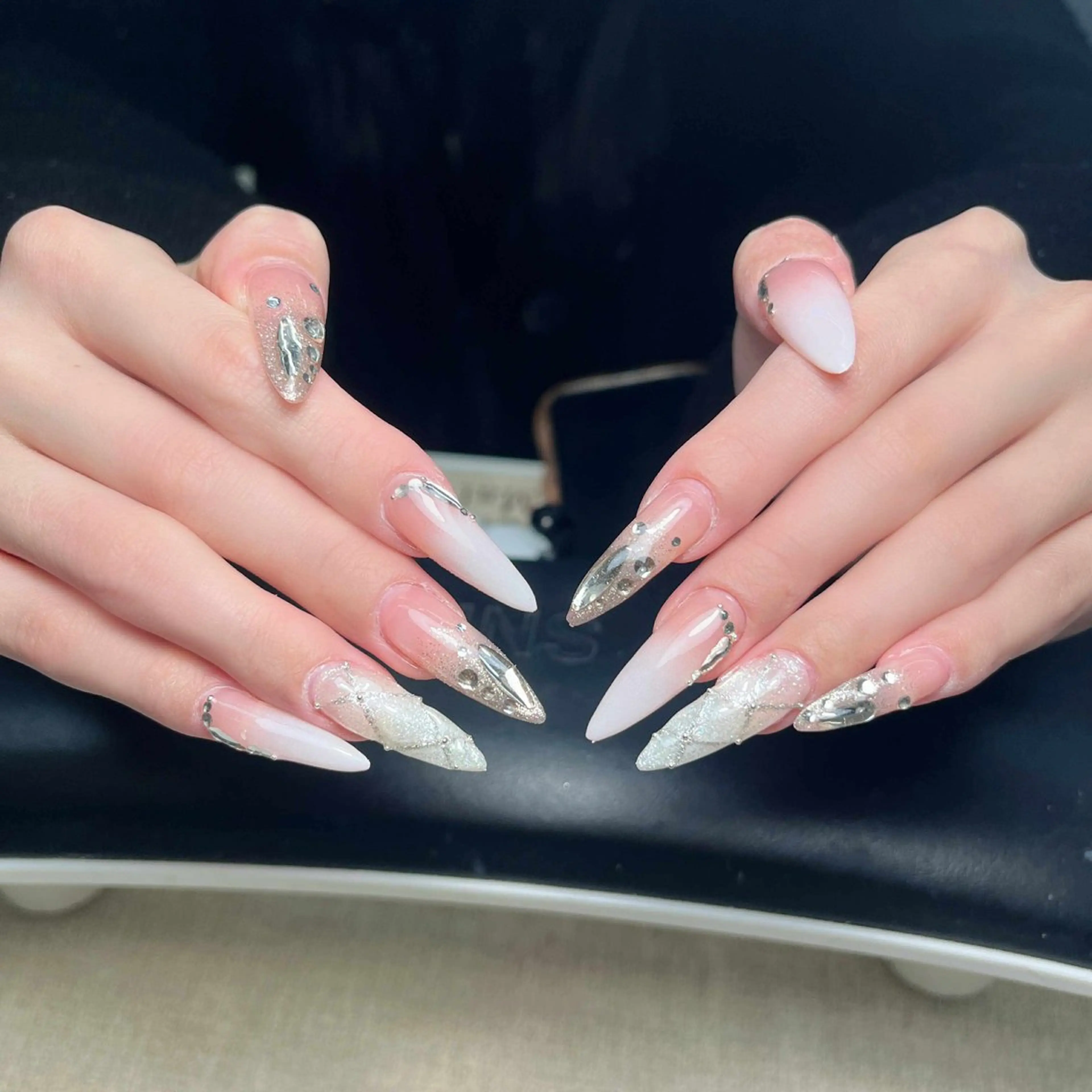 ネイル オーロラネイル ボルドー ブラウン ハート ラメ(グリッター) ハンドネイル ハンドケア Nova Nailのネイルデザイン