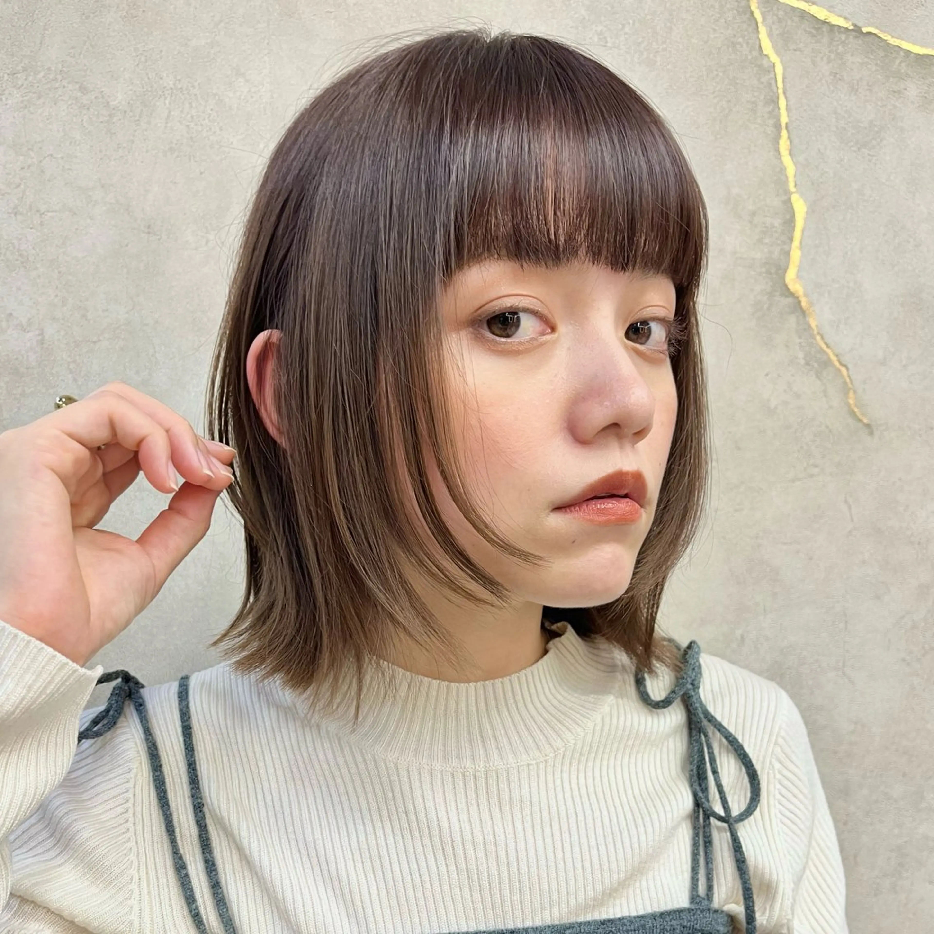 ショート アッシュ ボブ くびれヘア 顔まわりレイヤー 顔周りカット ボブ｜韓国｜美髪矯正 ｜amika🌙のヘアスタイル