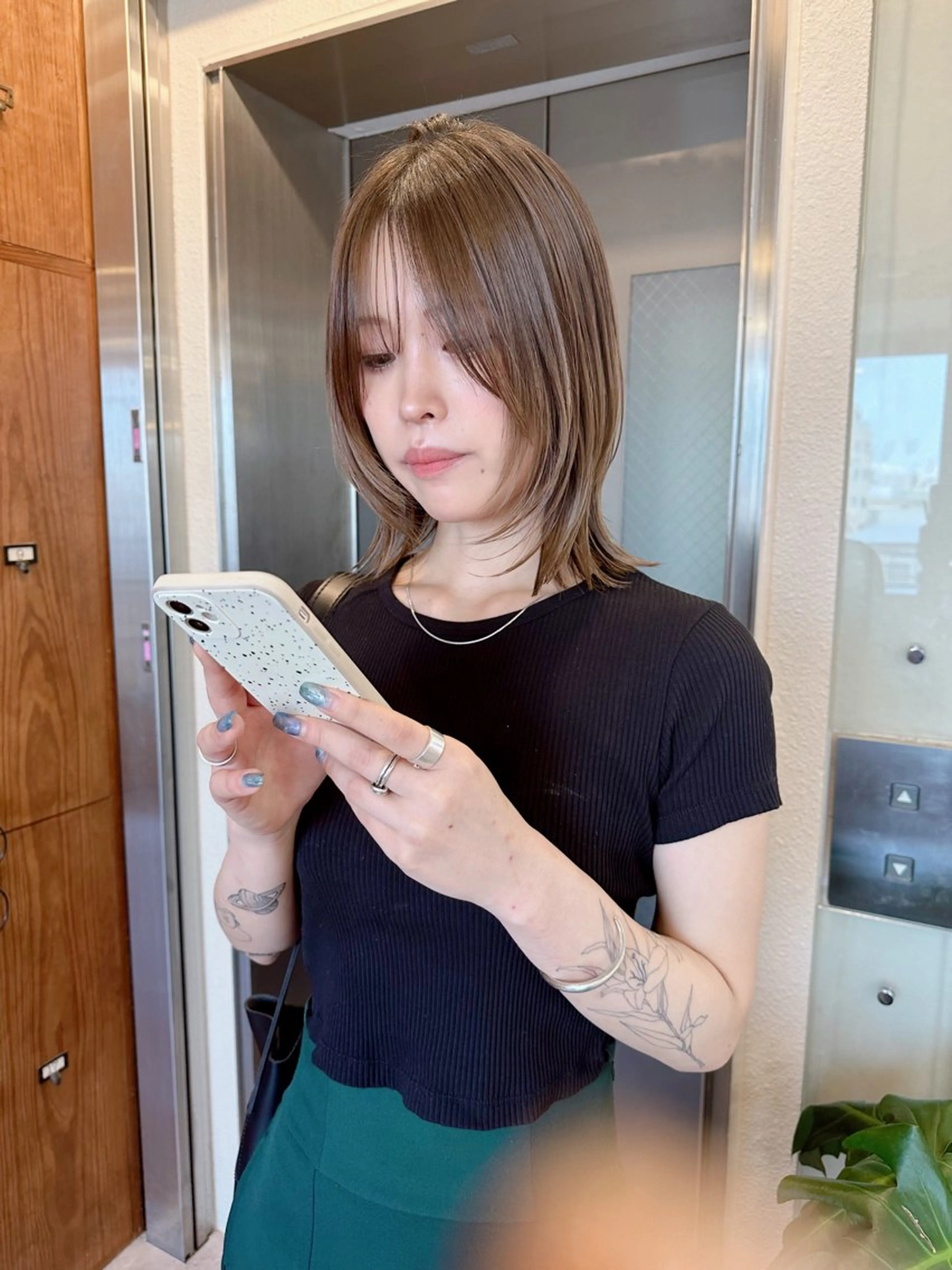 ミディアム 鎌倉 彩のヘアスタイル