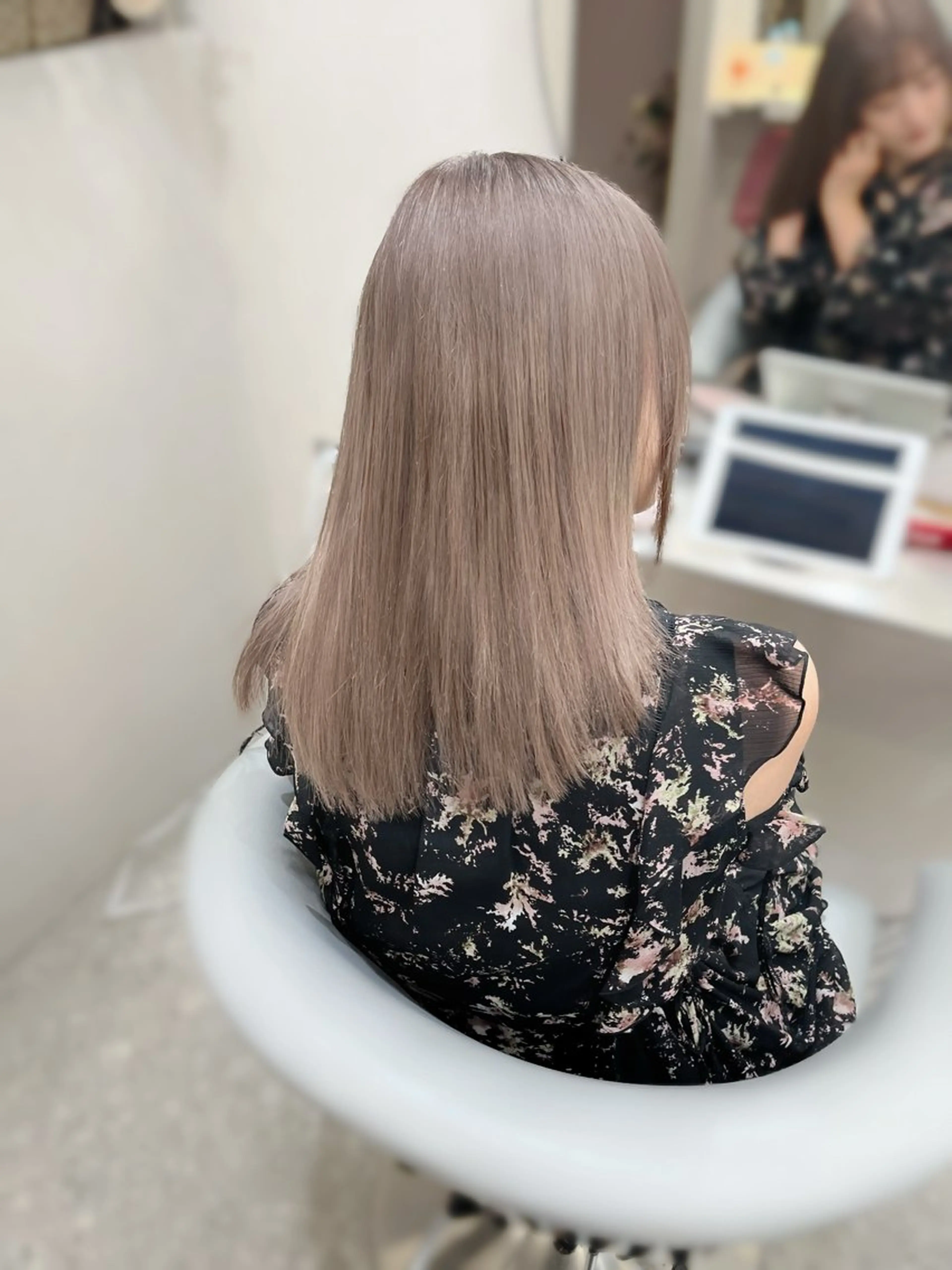 ミディアム カラー ベージュカラー ブリーチ ホワイトベージュ カット ヘアカラー トリートメント エクステ 韓国ハッシュカット/ 新宿/髪質改善/岡崎のヘアスタイル