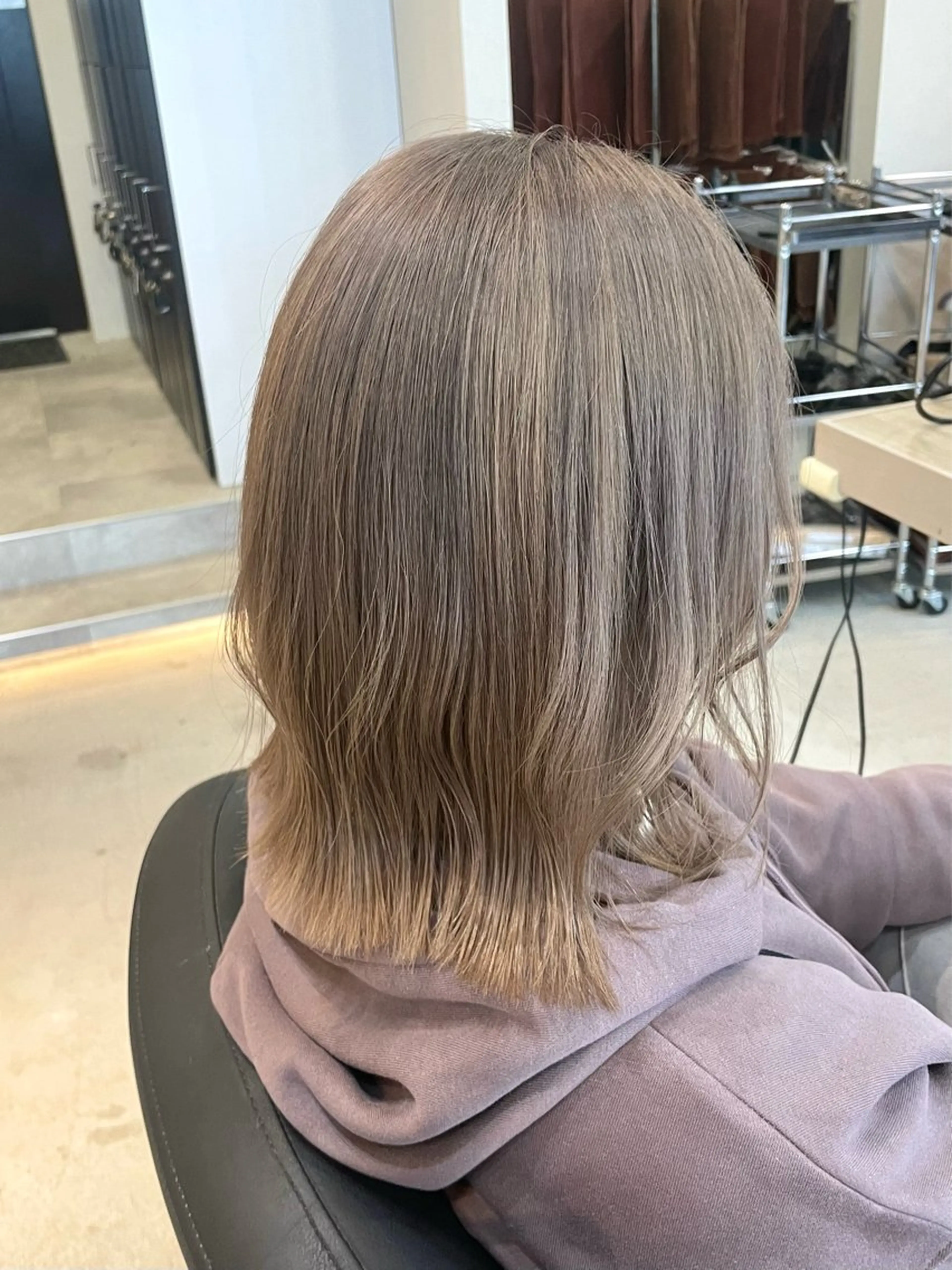 ミディアム カラー AKI 🐉のヘアスタイル