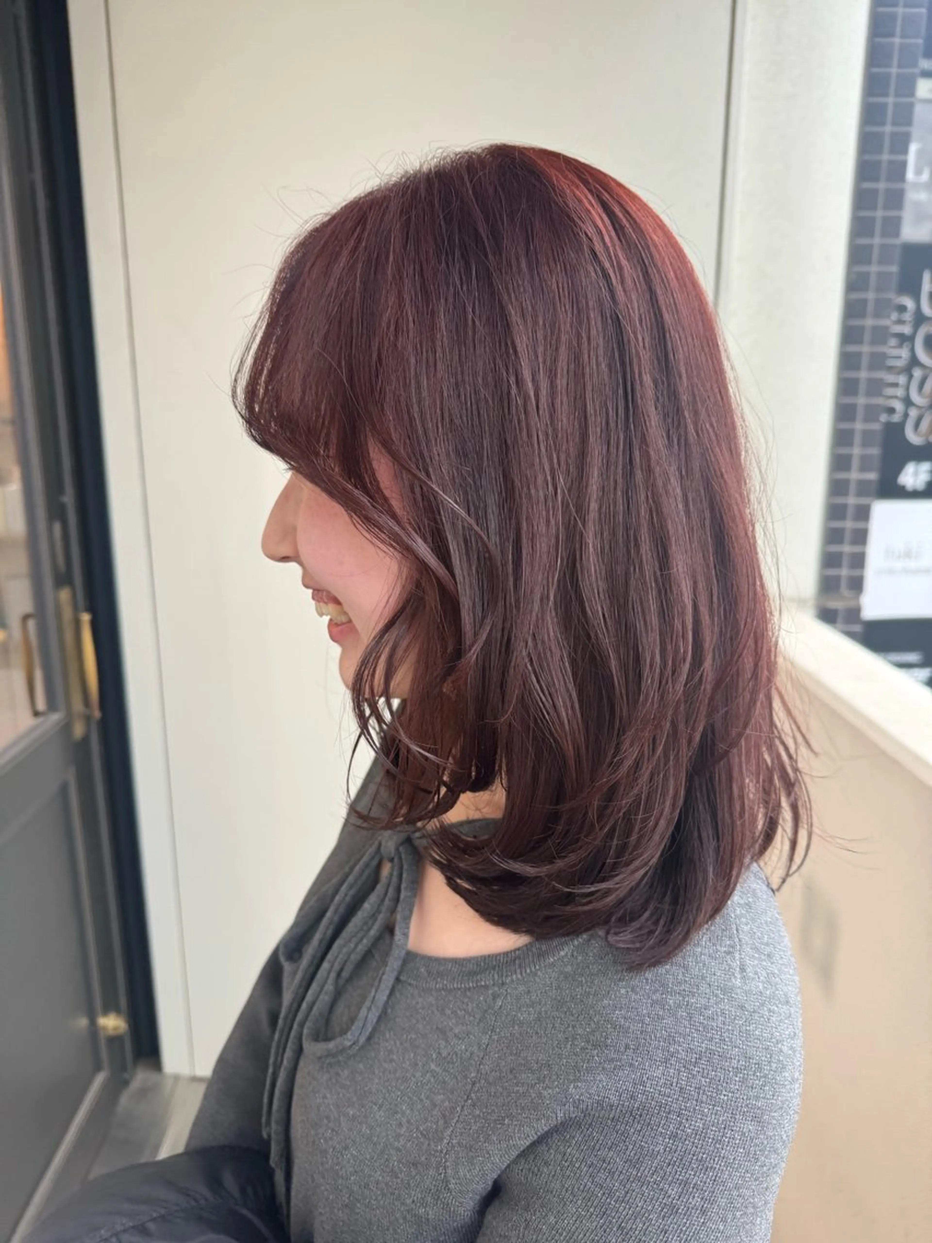 ミディアム カラー ブリーチ ブラウンカラー ダブルカラー ブリーチなしカラー レッドカラー ヘアカラー 美髪縮毛矯正/暖色 カラー/エクステのヘアスタイル