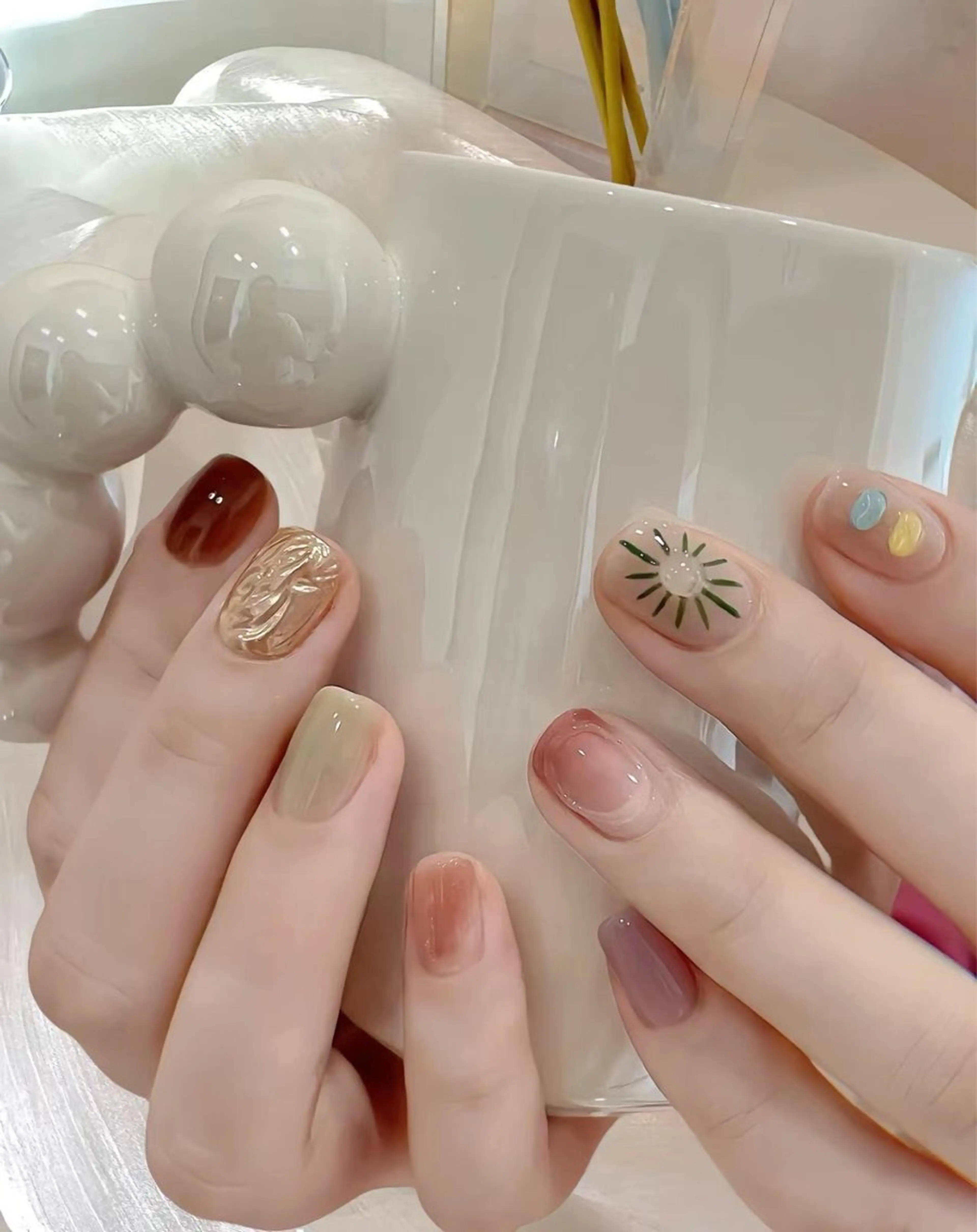 ネイル 長さ出し フットネイル フレンチネイル ジェルネイル ガラスフレンチ ハンドネイル ハンドケア More Glam渋谷店のネイルデザイン