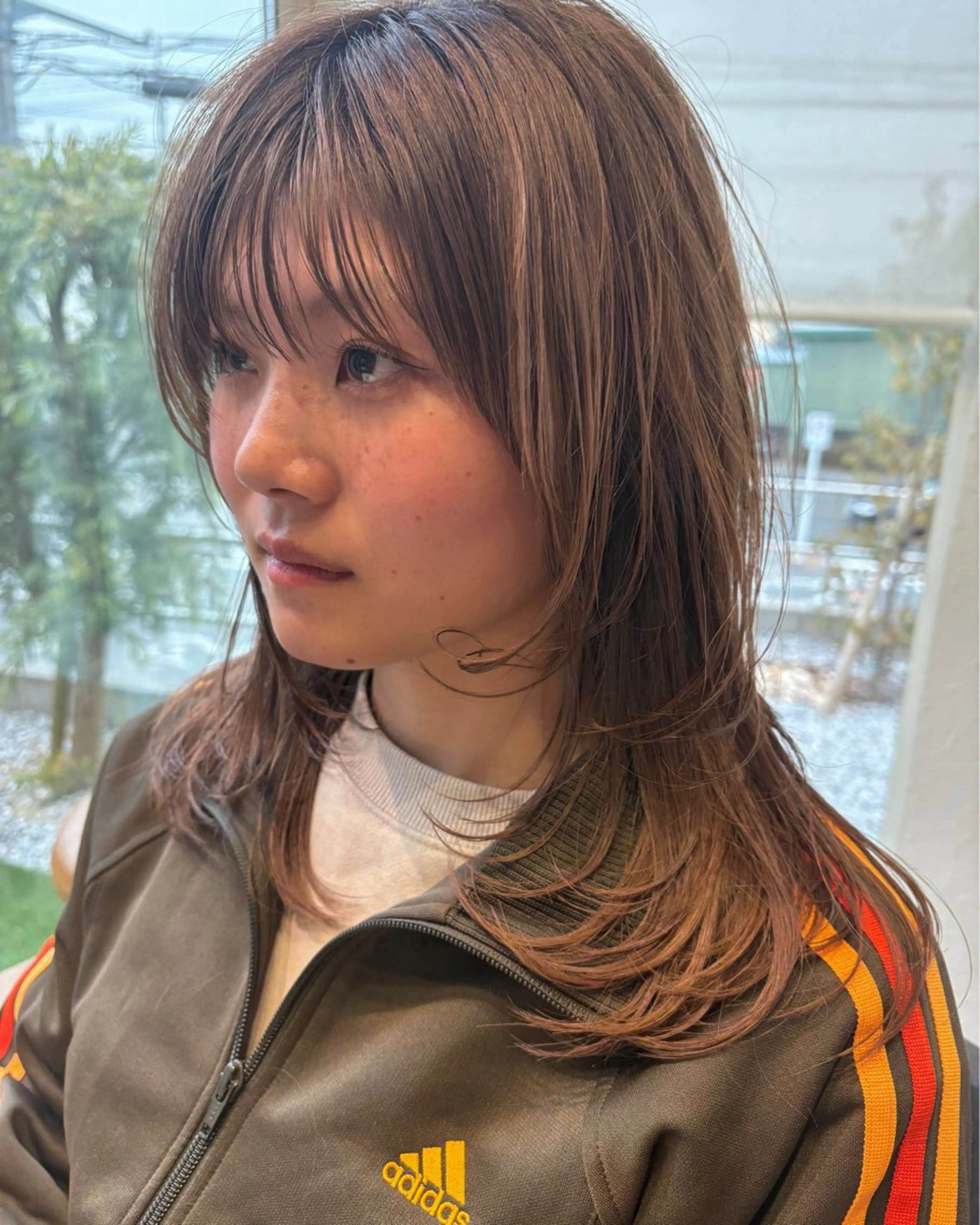 ミディアム M. YURIのヘアスタイル