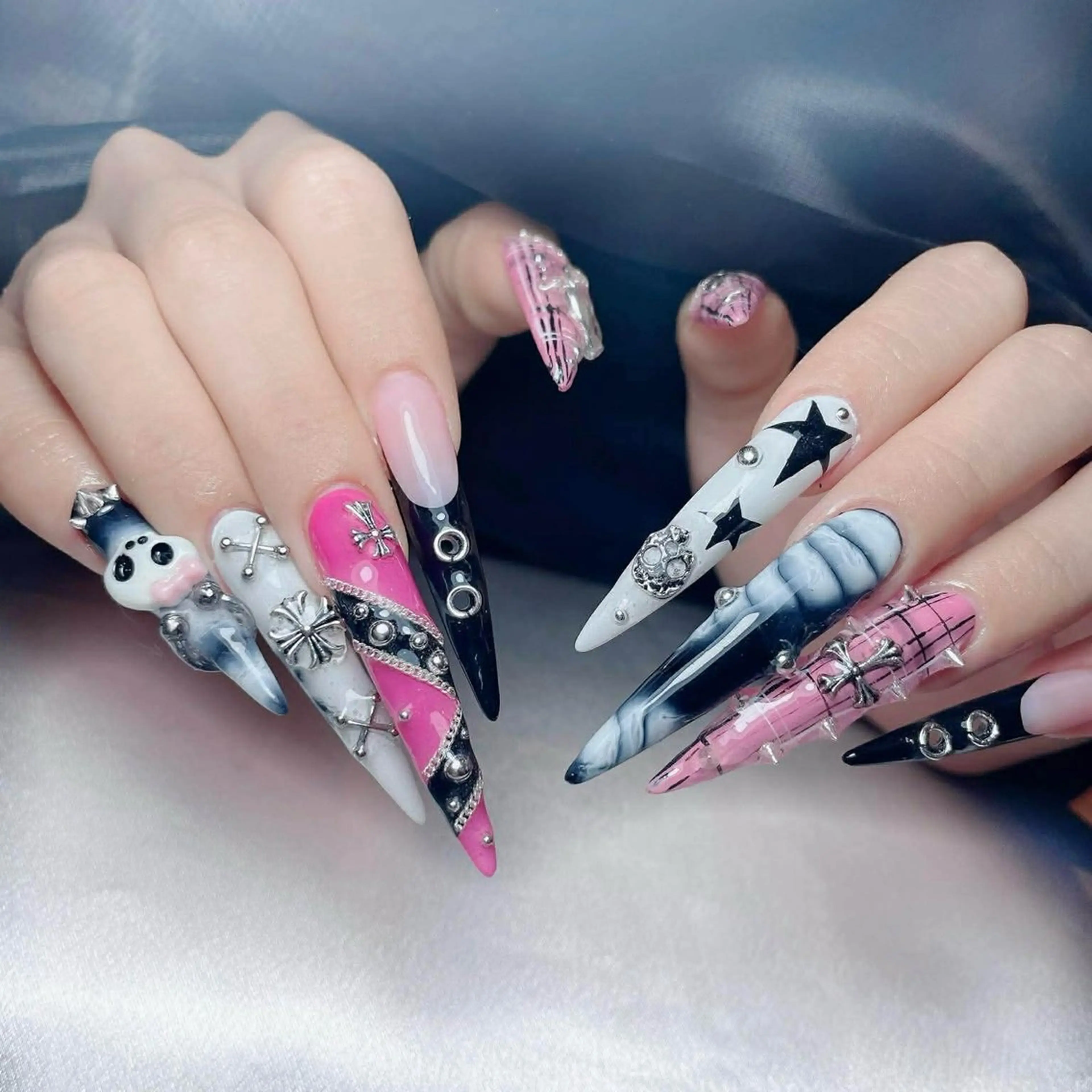 ネイル アートネイル ジェルネイル 韓国ネイル ニュアンスネイル ワンカラーネイル ハンドネイル Queen Nail Salonのネイルデザイン