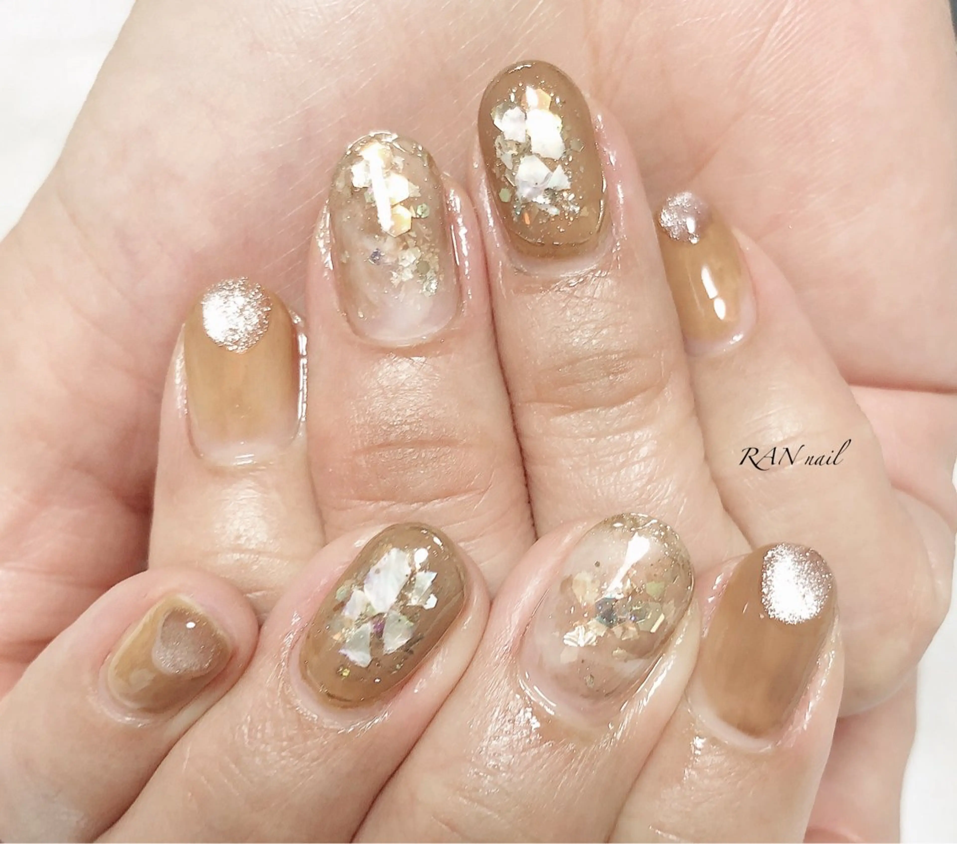 ネイル オーロラネイル ブラウン キラキラネイル マットネイル ニュアンスネイル RAN nailのネイルデザイン
