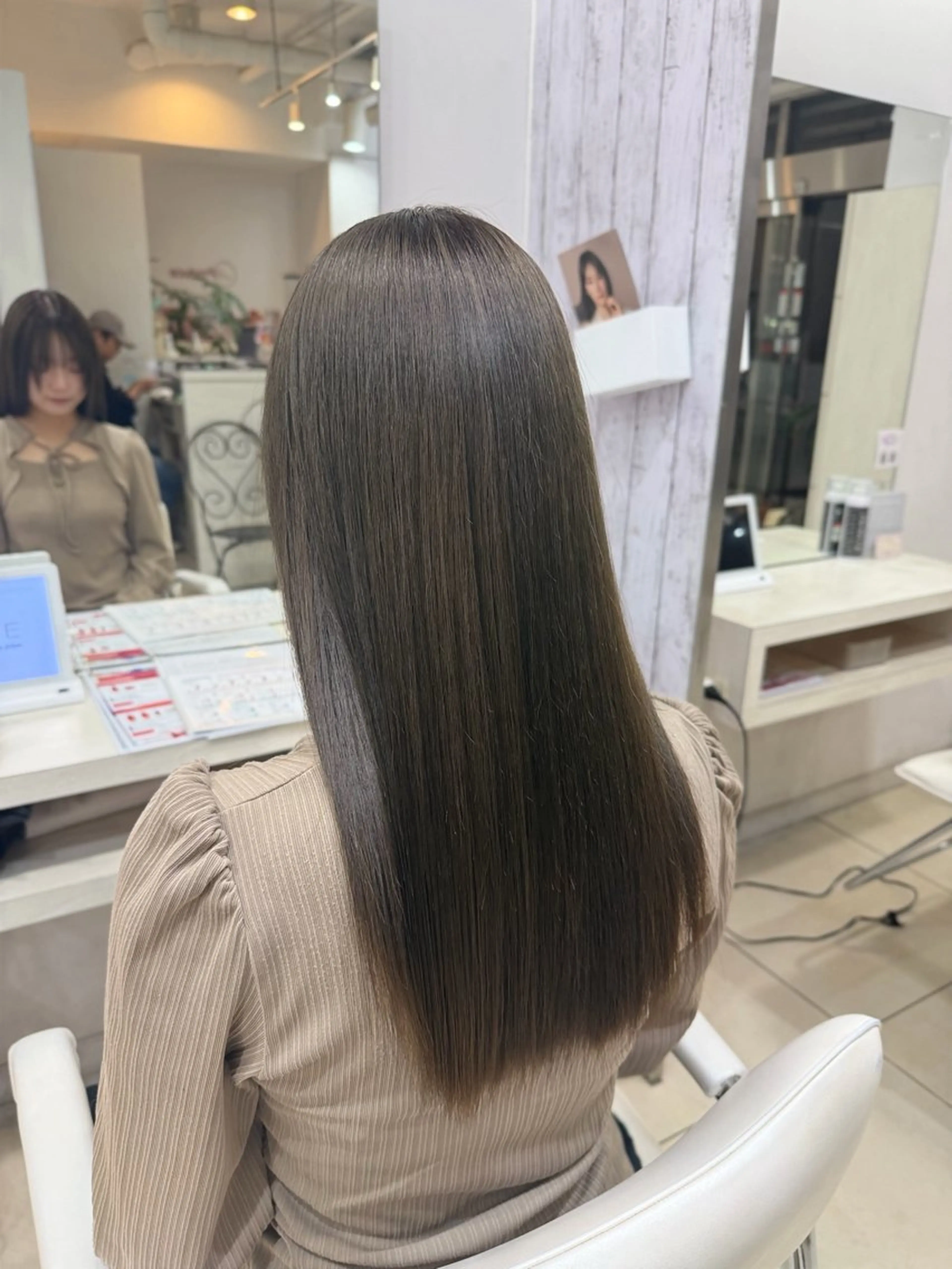 ロング カラー グレージュ オリーブグレージュ オリーブグレー カット ヘアカラー 縮毛矯正 トリートメント 🤎ベージュカラー/ 髪質改善/山岸🤎のヘアスタイル