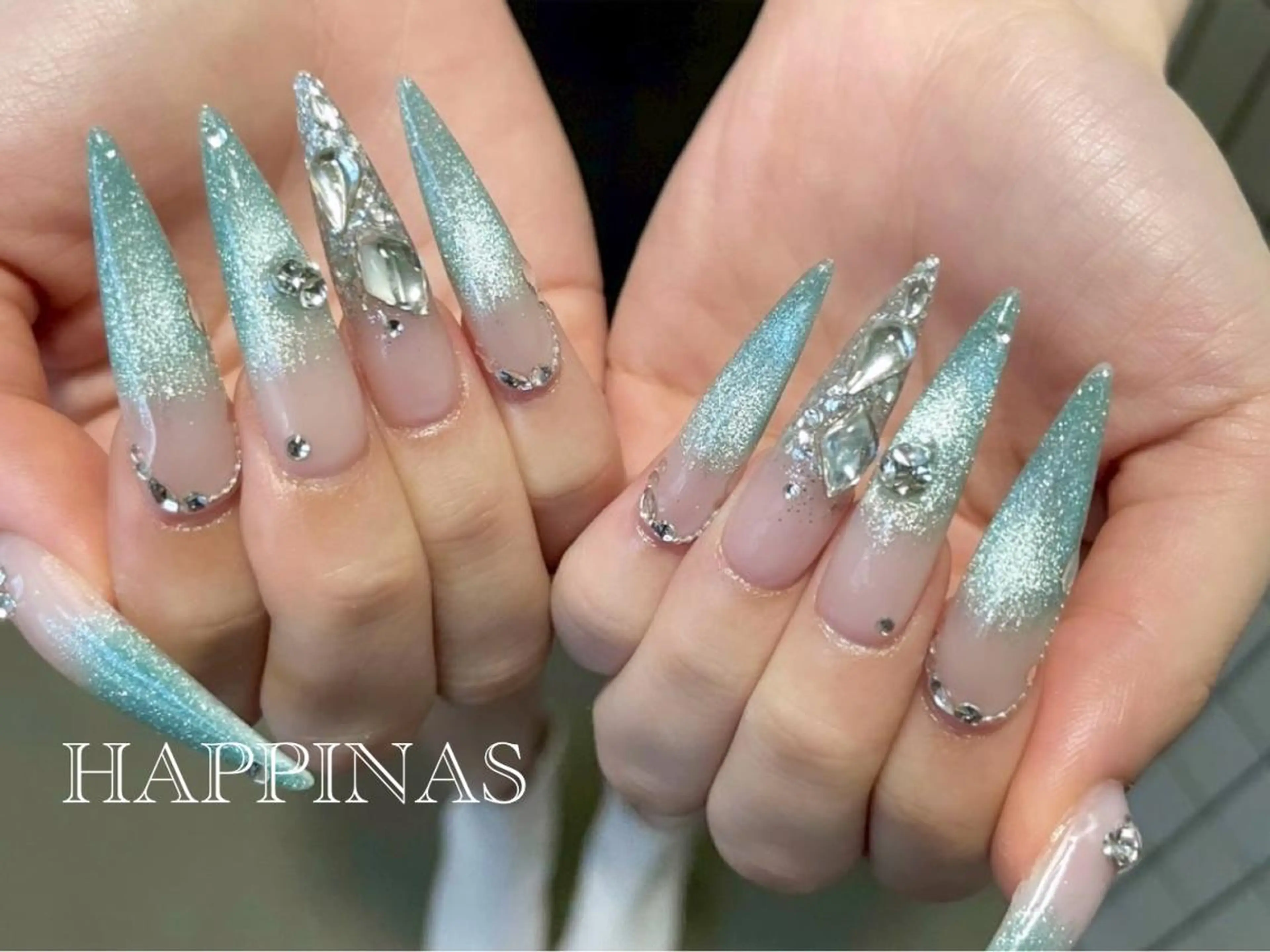 ネイル フラッシュネイル グラデーション キラキラネイル ロングネイル マグネットネイル ハンドネイル HAPPINAS くるみのネイルデザイン