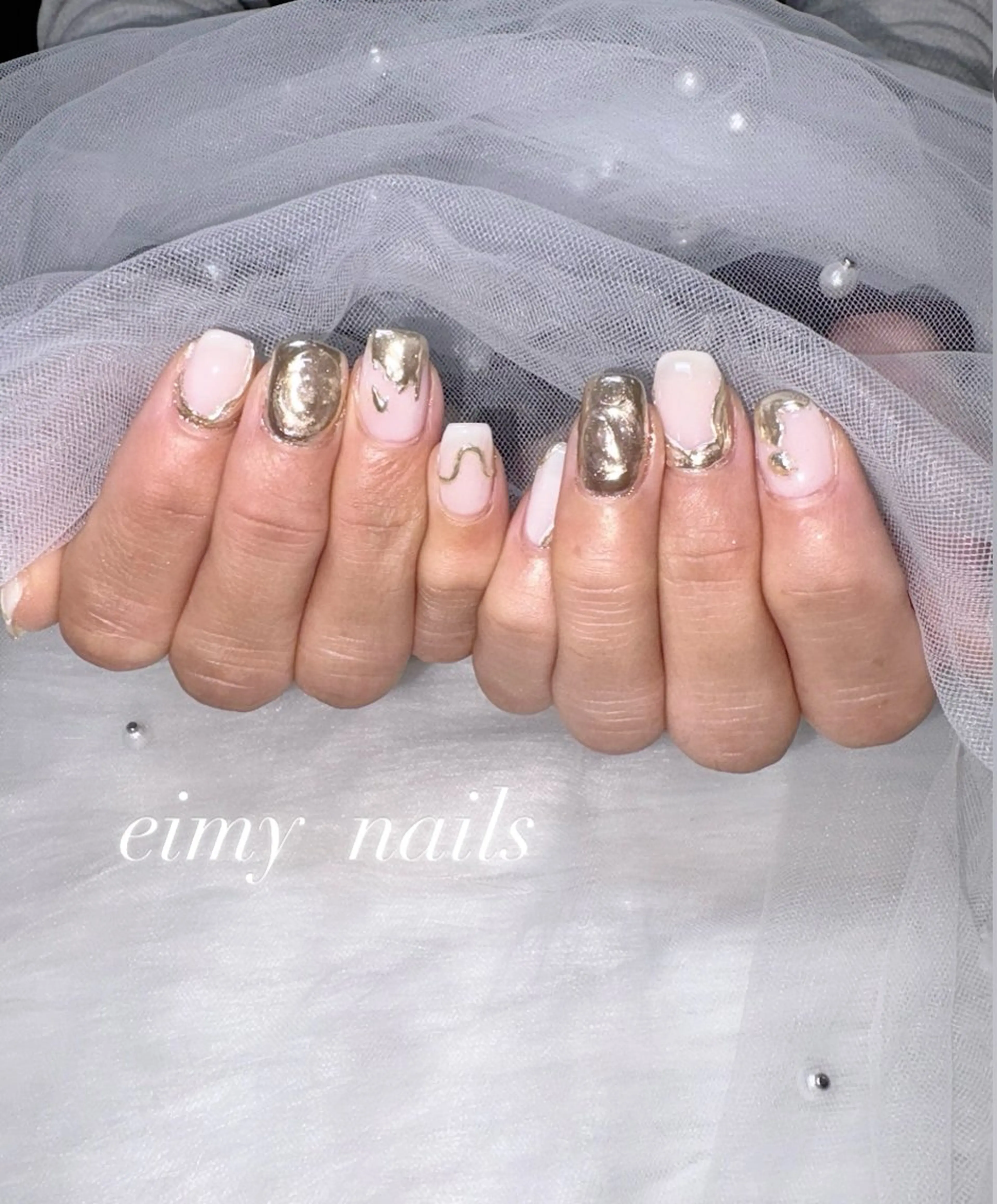 ネイル ゴールド ミラーネイル 持ち込み ホワイト ハンドネイル eimy nails♡のネイルデザイン