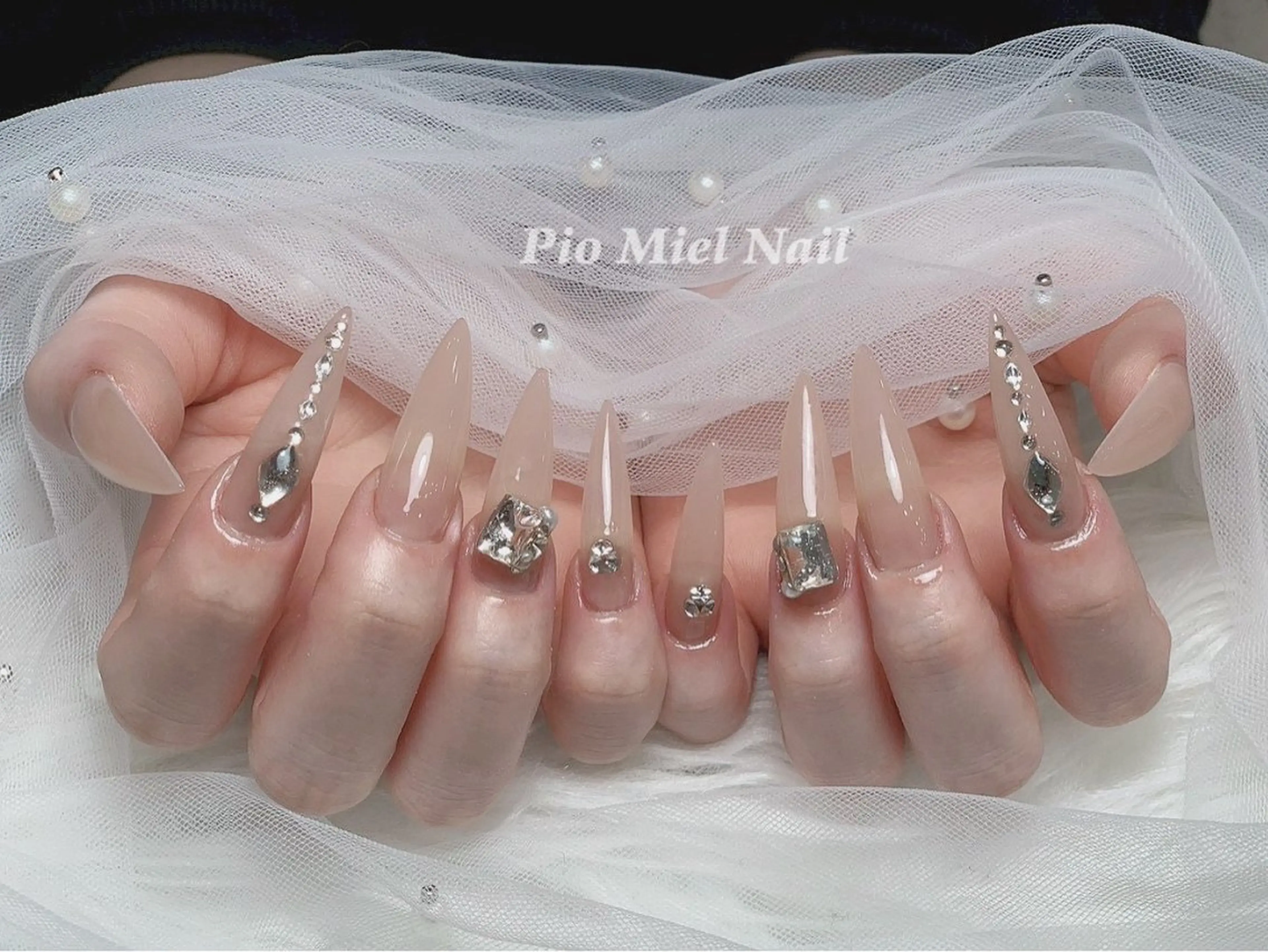 ネイル ハンドネイル HANA 長さだしのネイルデザイン