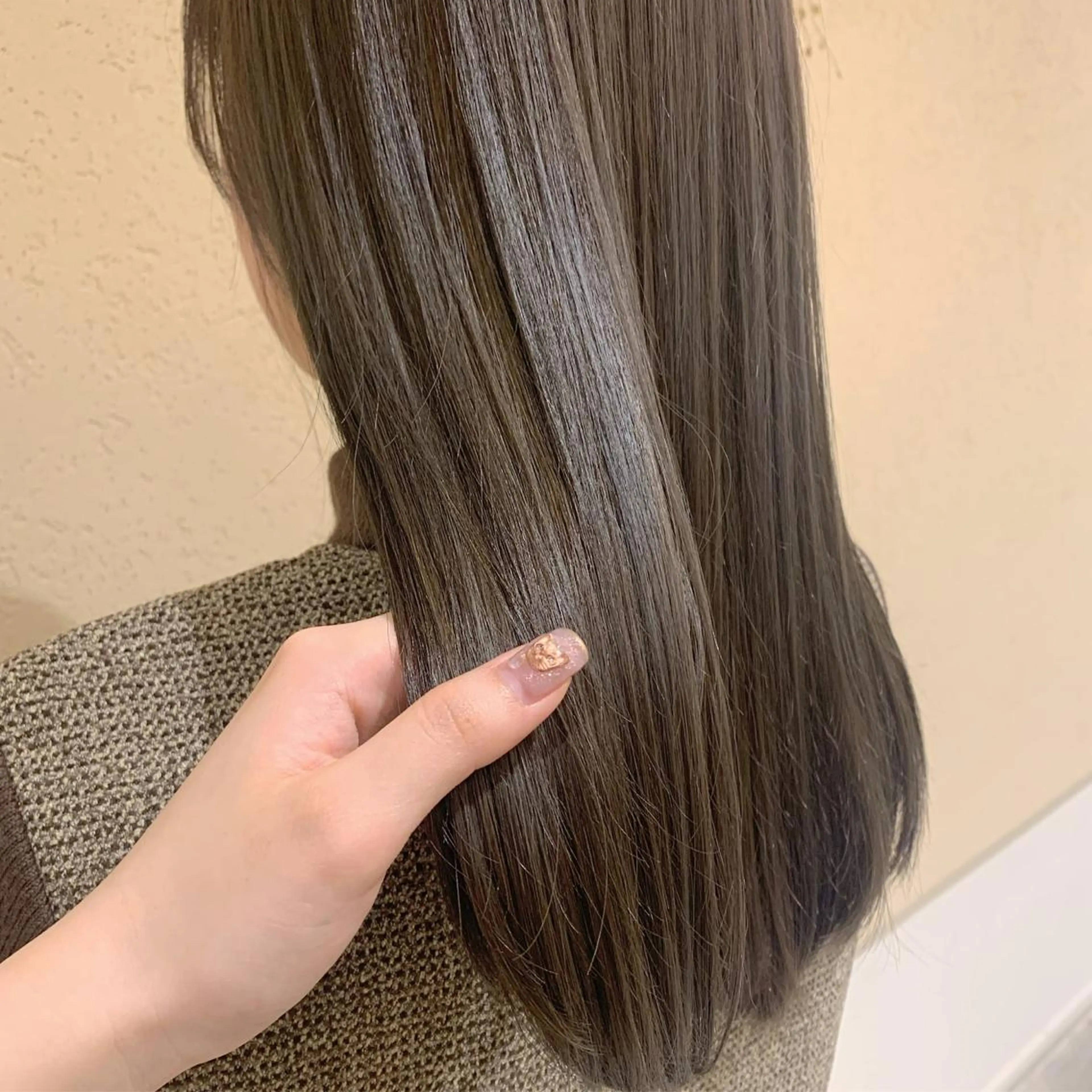 ロング カラー 透明感カラー グレージュ 𝒢𝒾𝓇𝓁𝓎 ⑅　𝓎𝓊𝓀𝒶のヘアスタイル