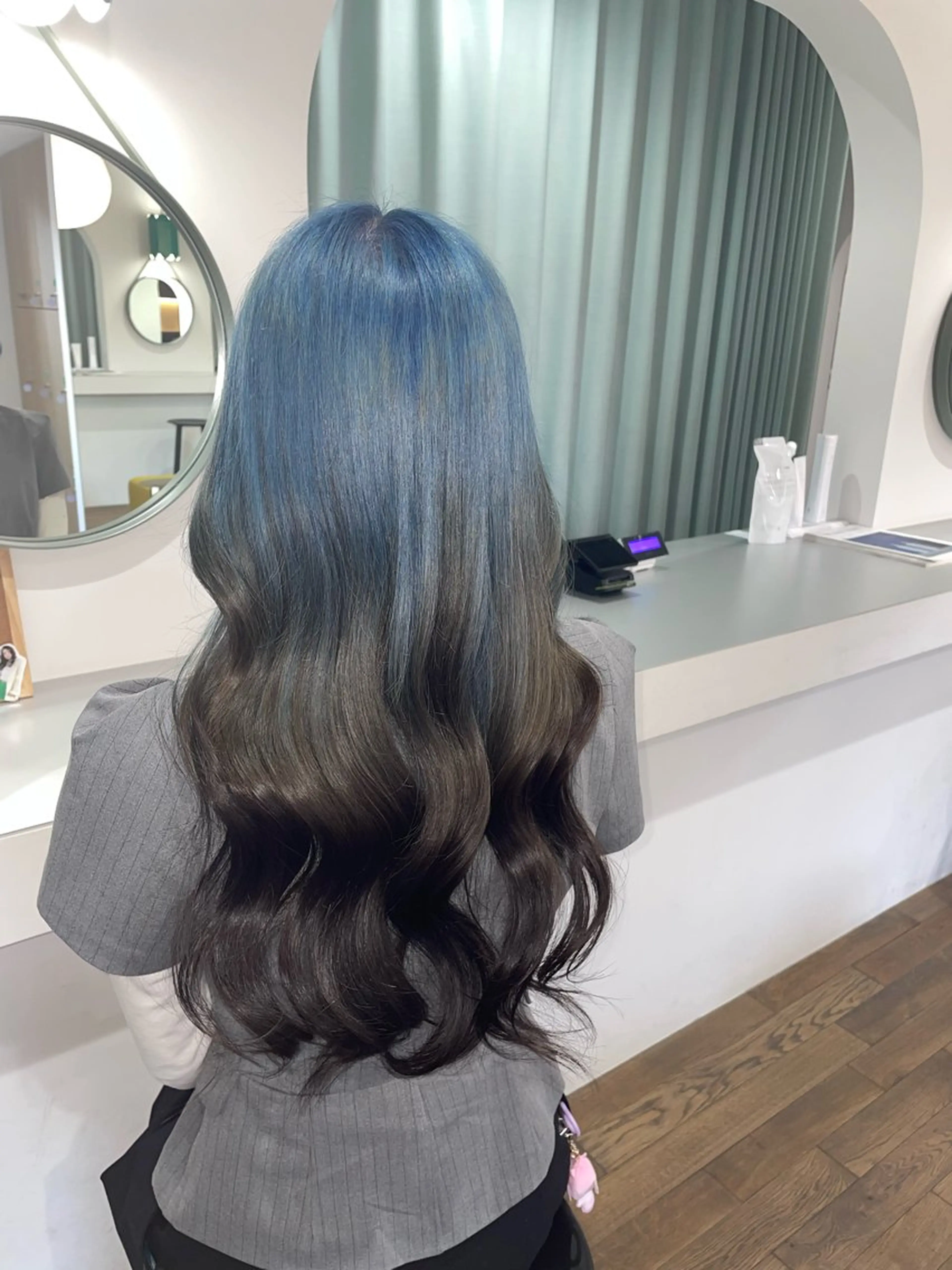 ロング ヘアカラー lutz／ MIONのヘアスタイル